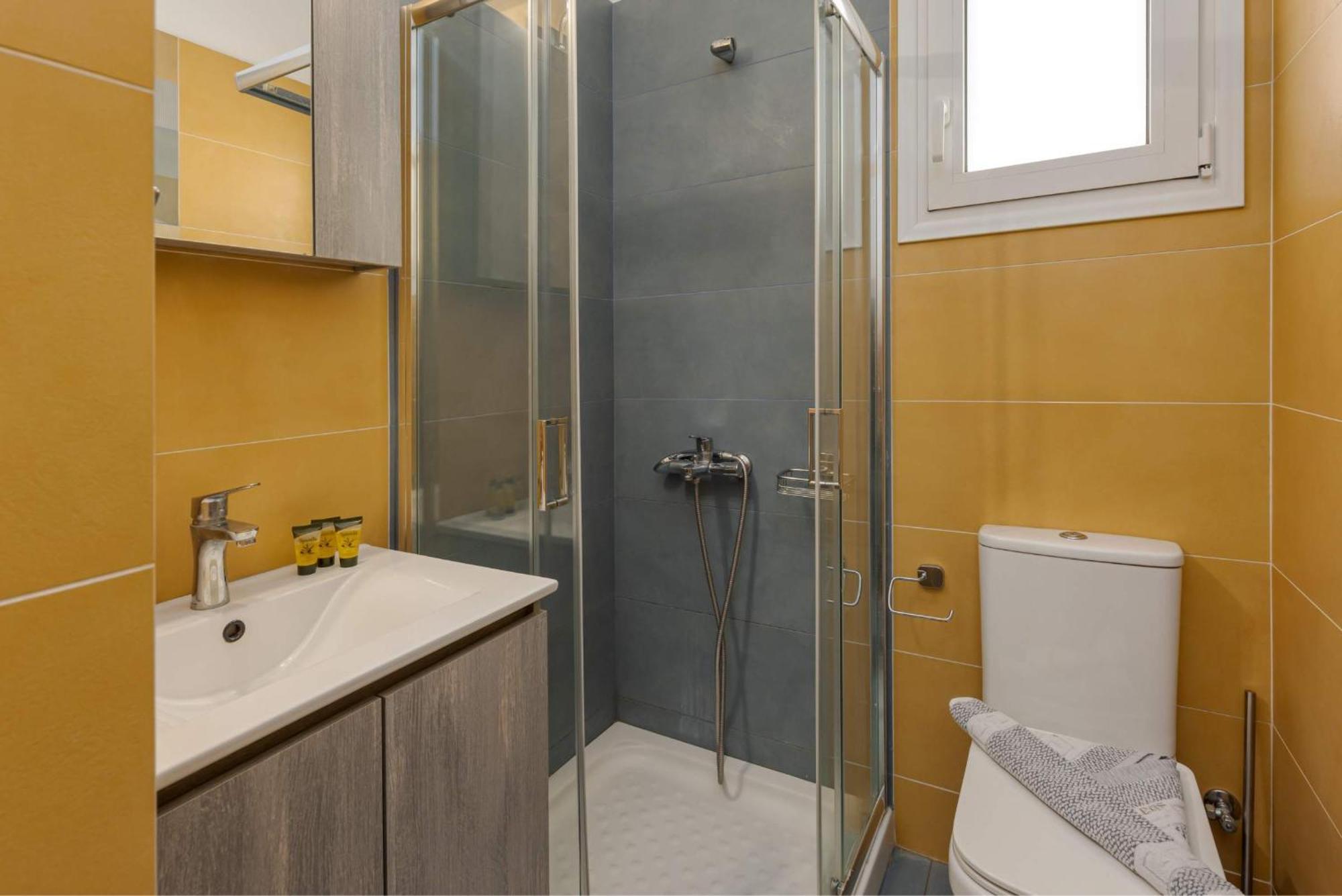 Elevate Your Escape Boutique 2-bed Seaview On Floor 2