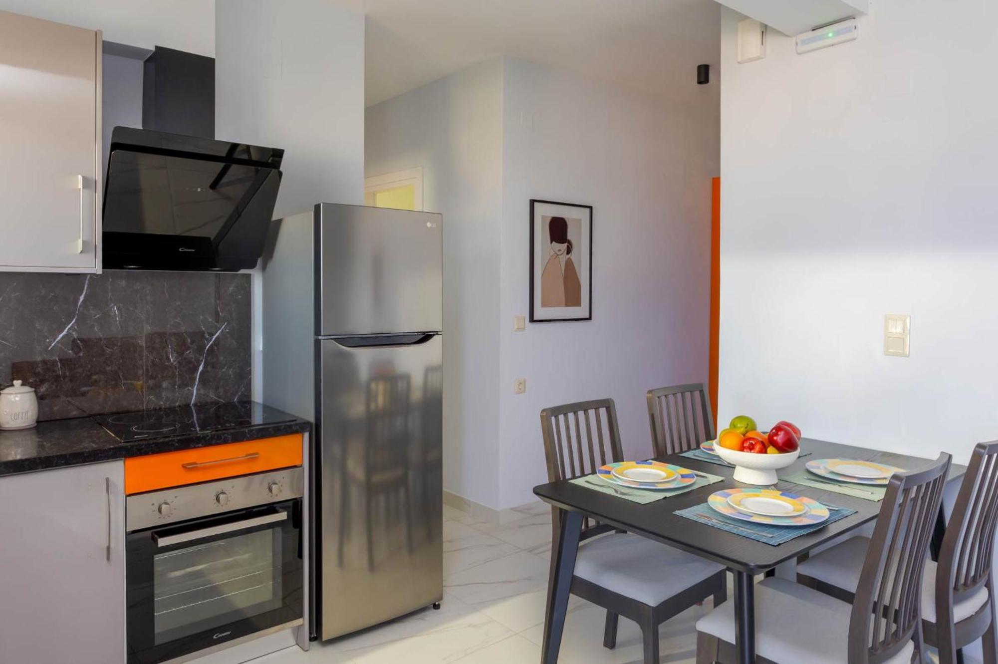 Elevate Your Escape Boutique 2-bed Seaview On Floor 2 Apartment *