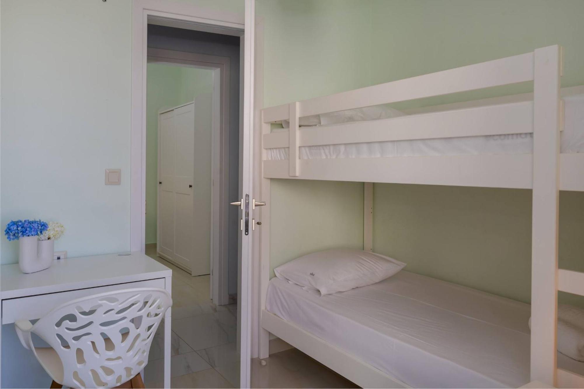 Elevate Your Escape Boutique 2-bed Seaview On Floor 2 Heraklion (Crete)