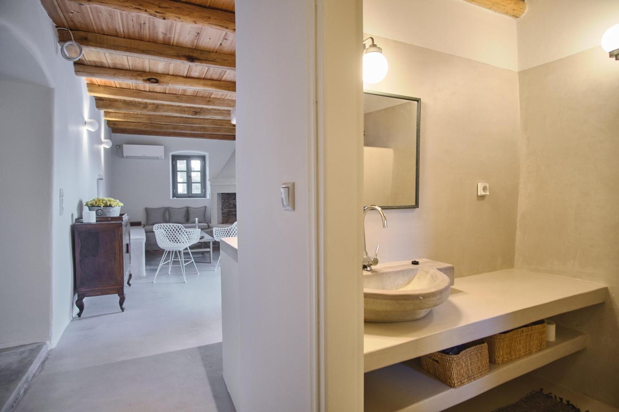 Elegantly Restored Traditional Holiday home