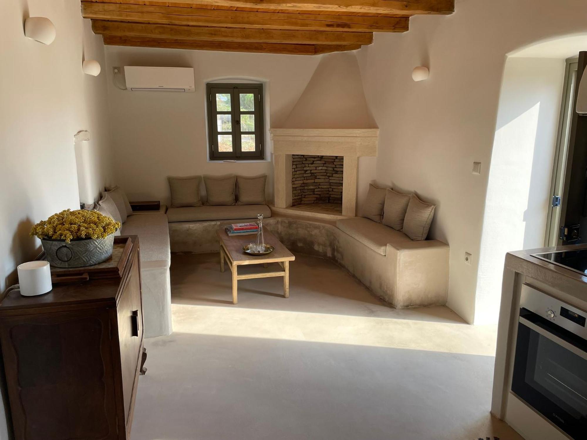 Elegantly Restored Traditional Holiday home *