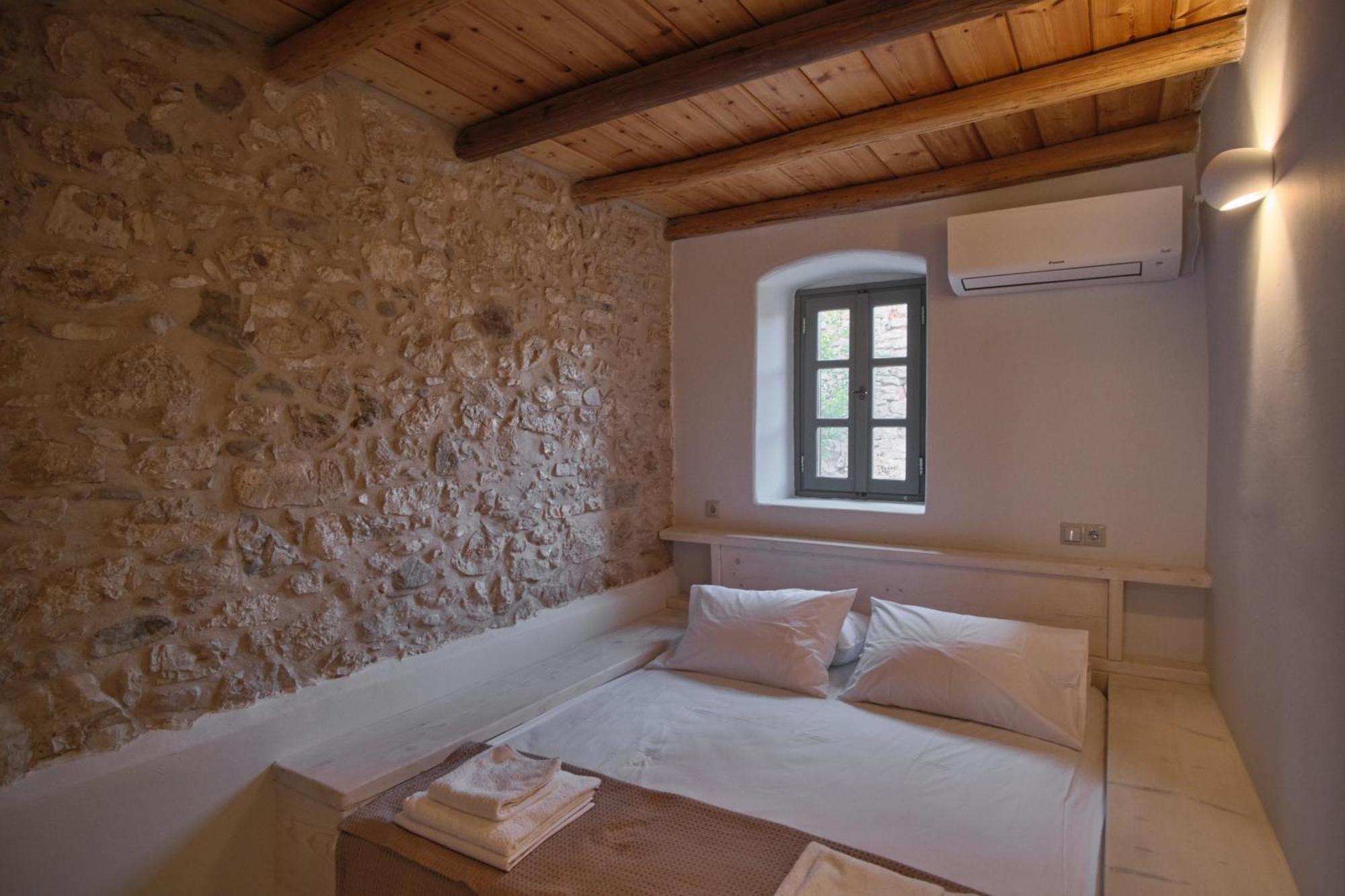 Elegantly Restored Traditional Holiday home Logothetianika