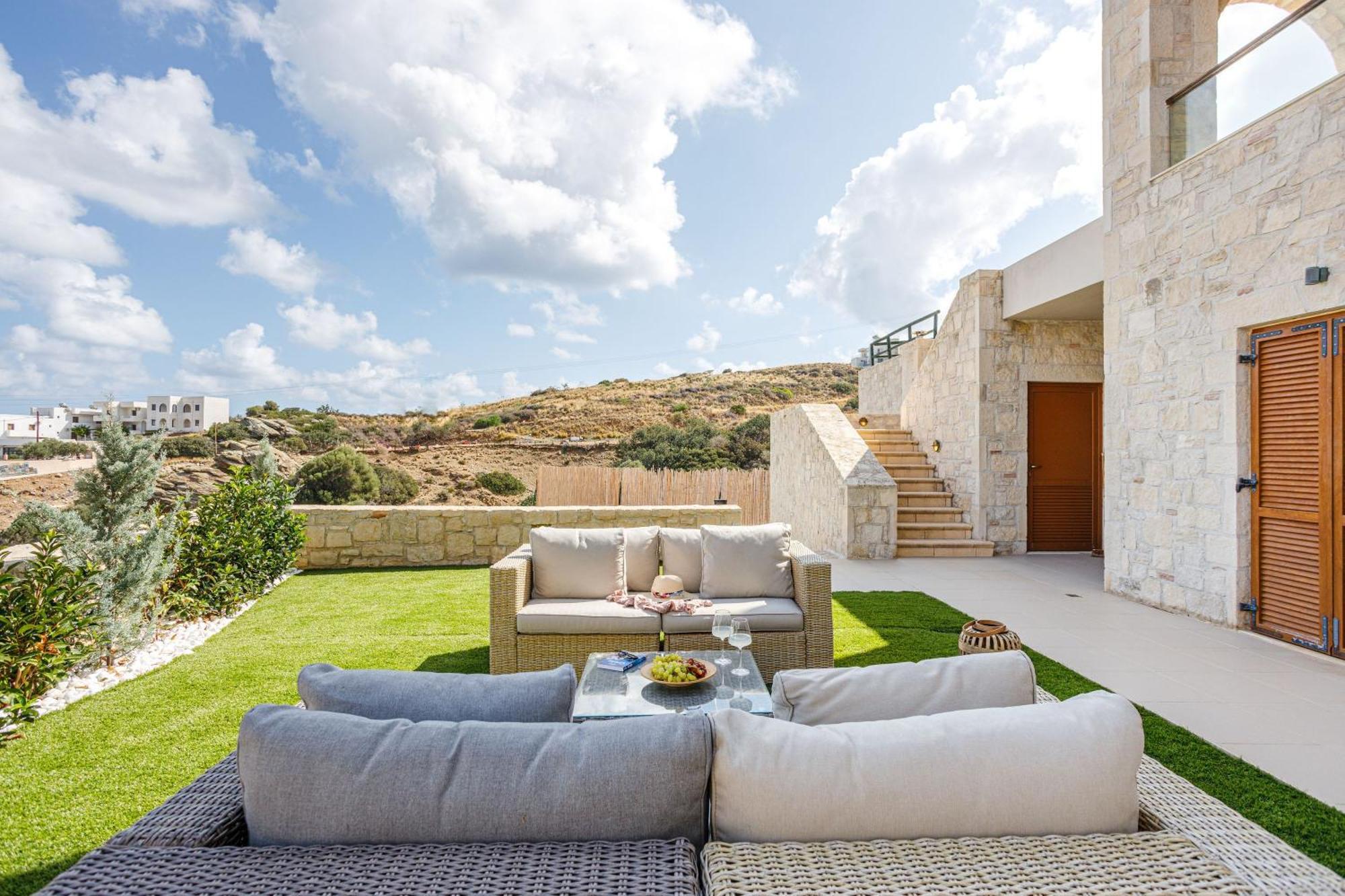 Europa In Crete With Pool Amazing Seaview