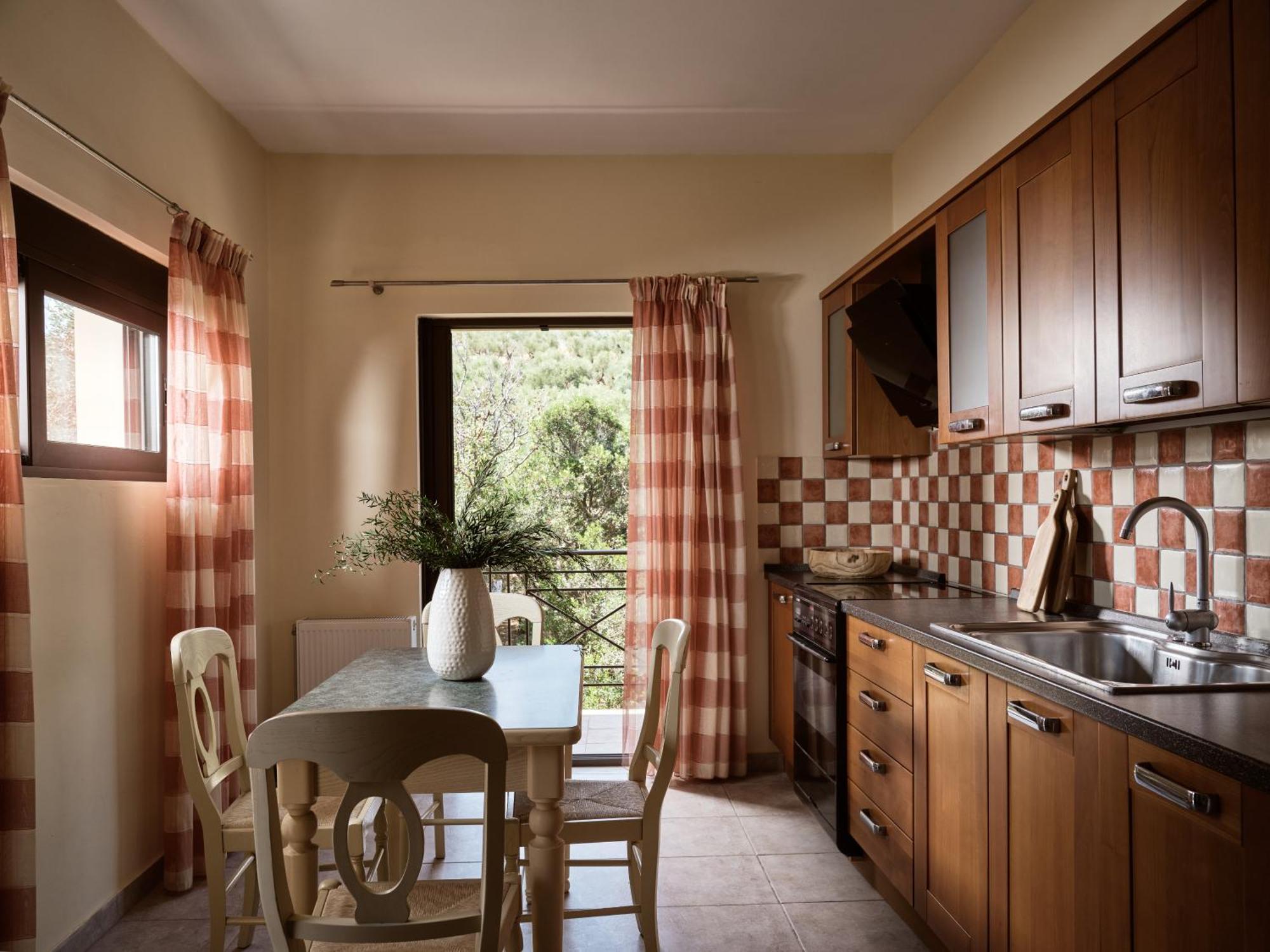 Rosa Sea Front Maisonette Apartment *