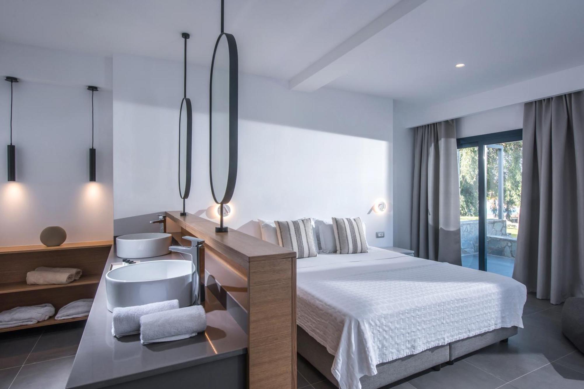 Resort Peninsula & 4*
