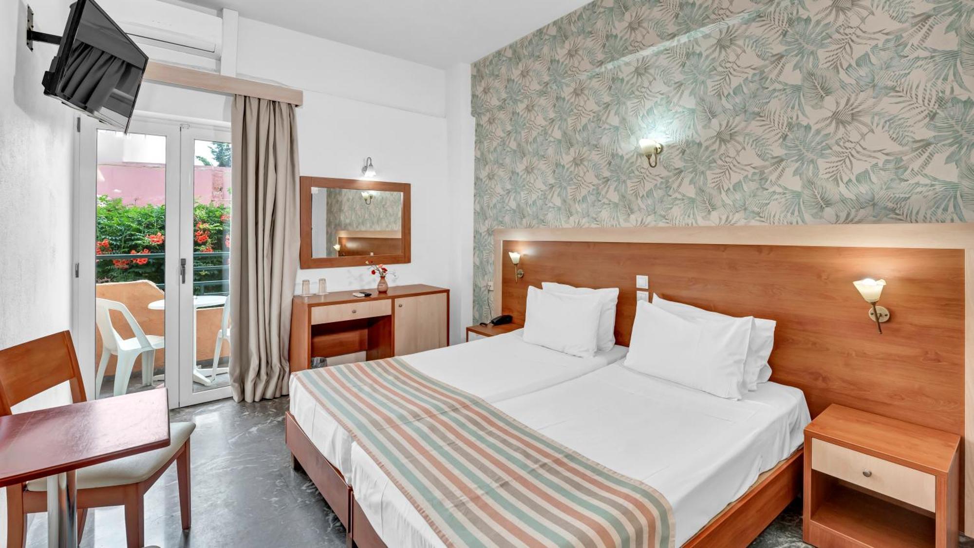 Erato Hotel 3*