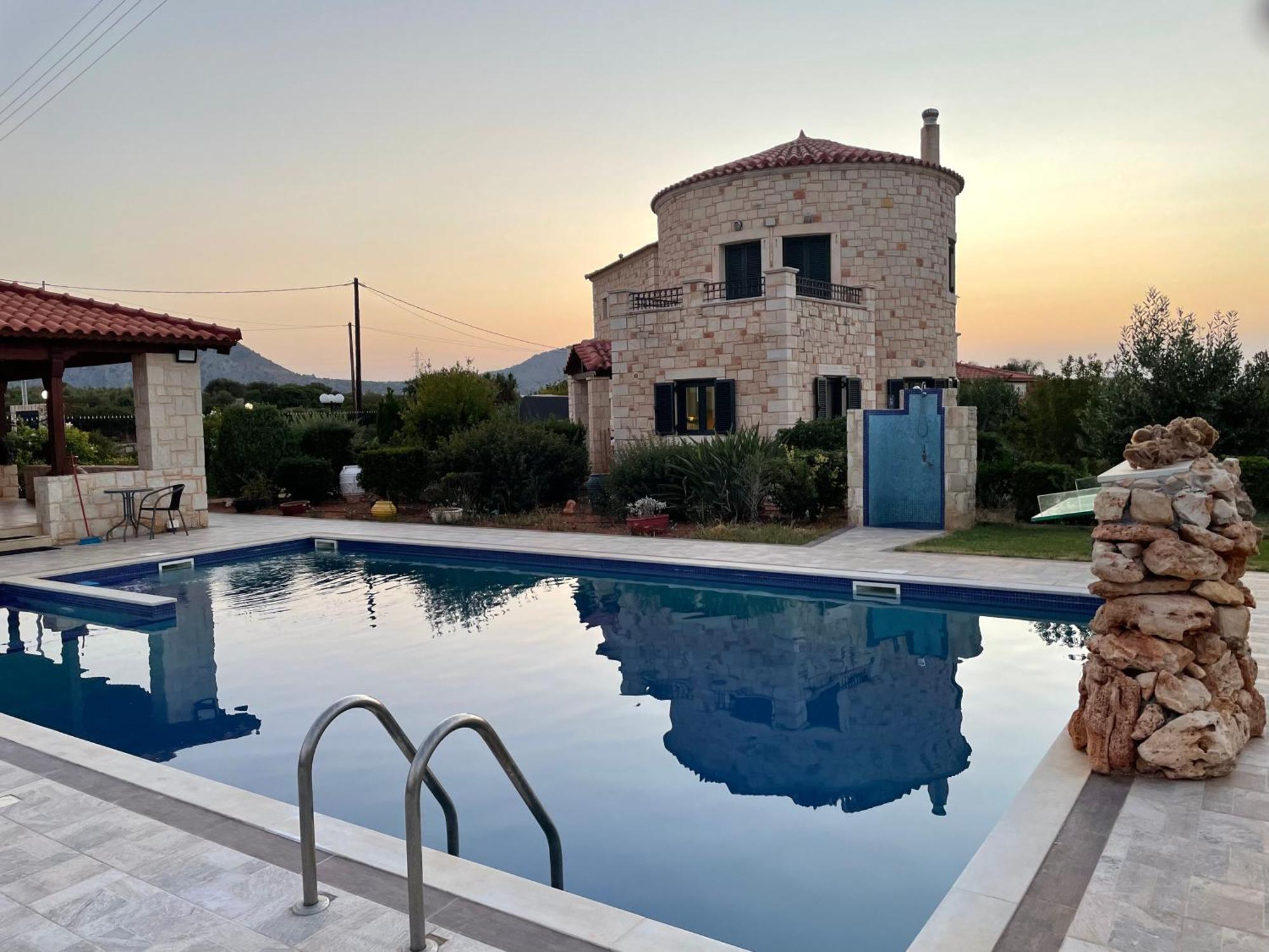 Voula Villa *