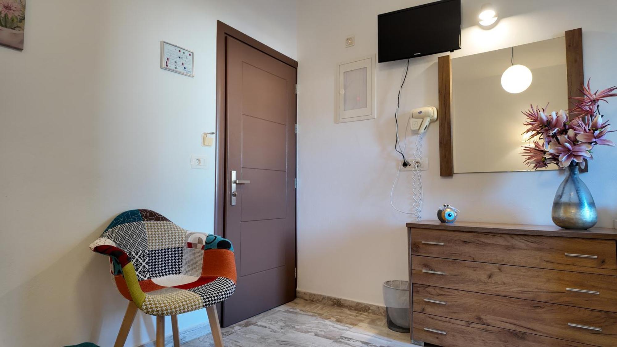 Marybill 4* Perissa (Santorini)