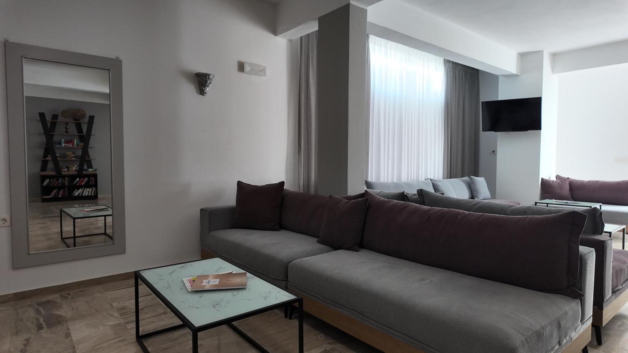 Marybill Hotel Perissa (Santorini)
