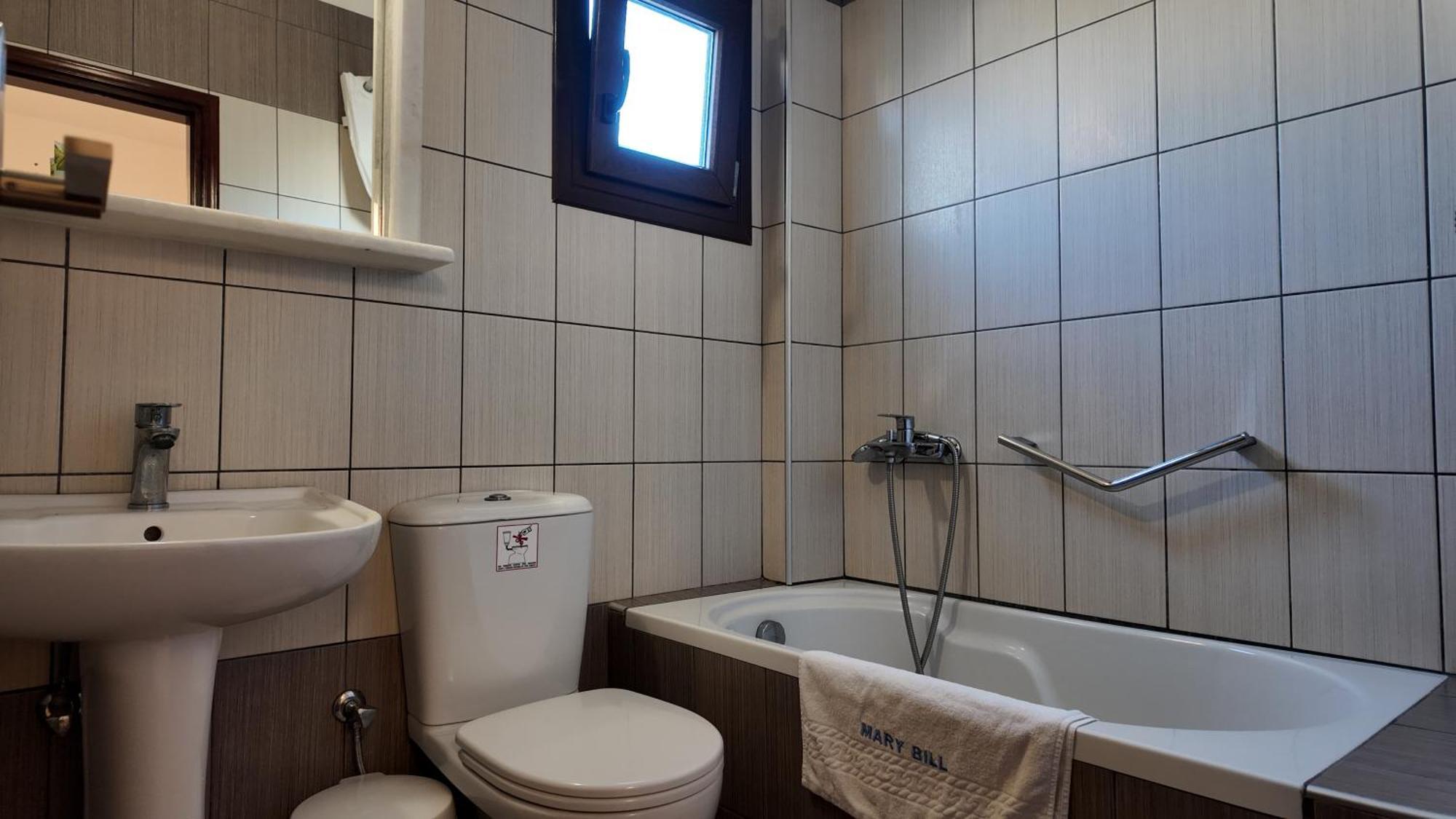 Marybill Hotel Perissa (Santorini)