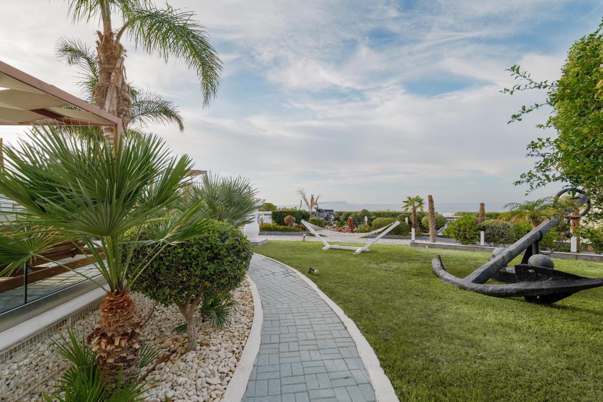 White Luxury Hersonissos (Crete)