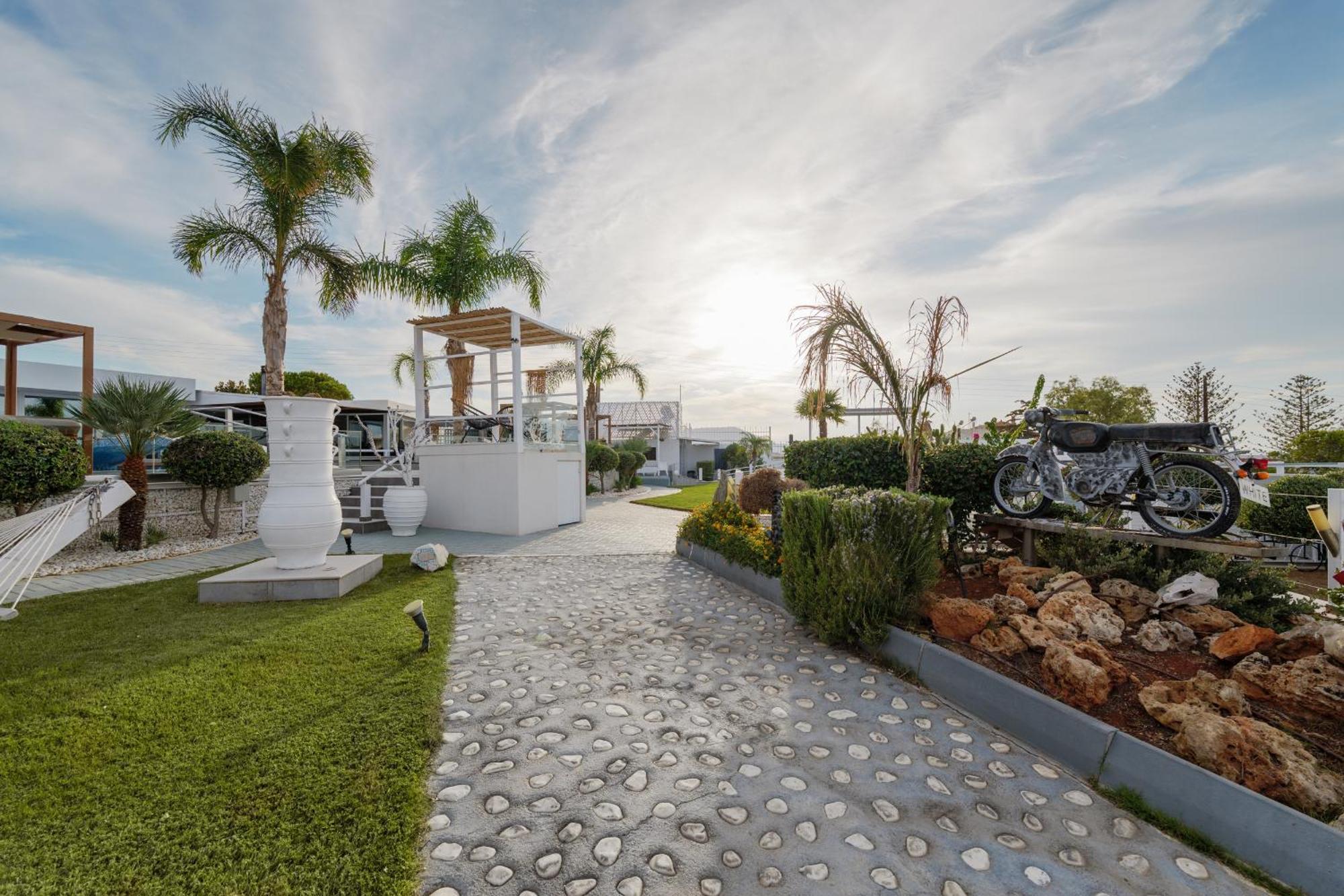 Villa White Luxury