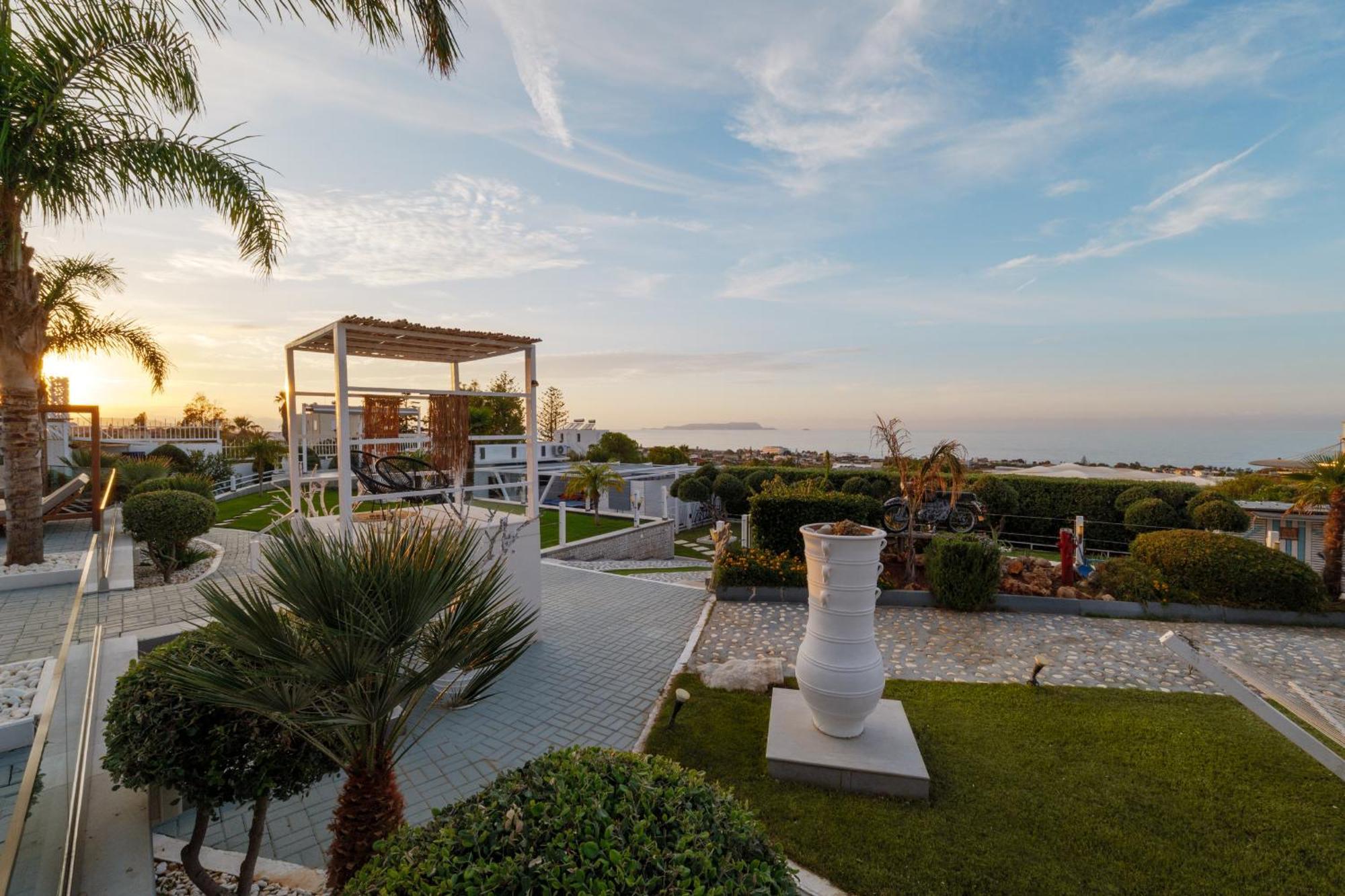 Villa White Luxury *