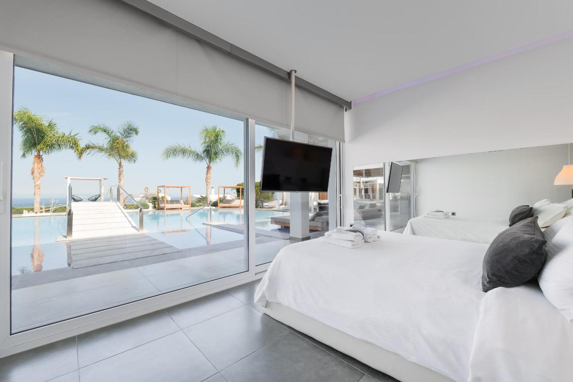White Luxury Villa *