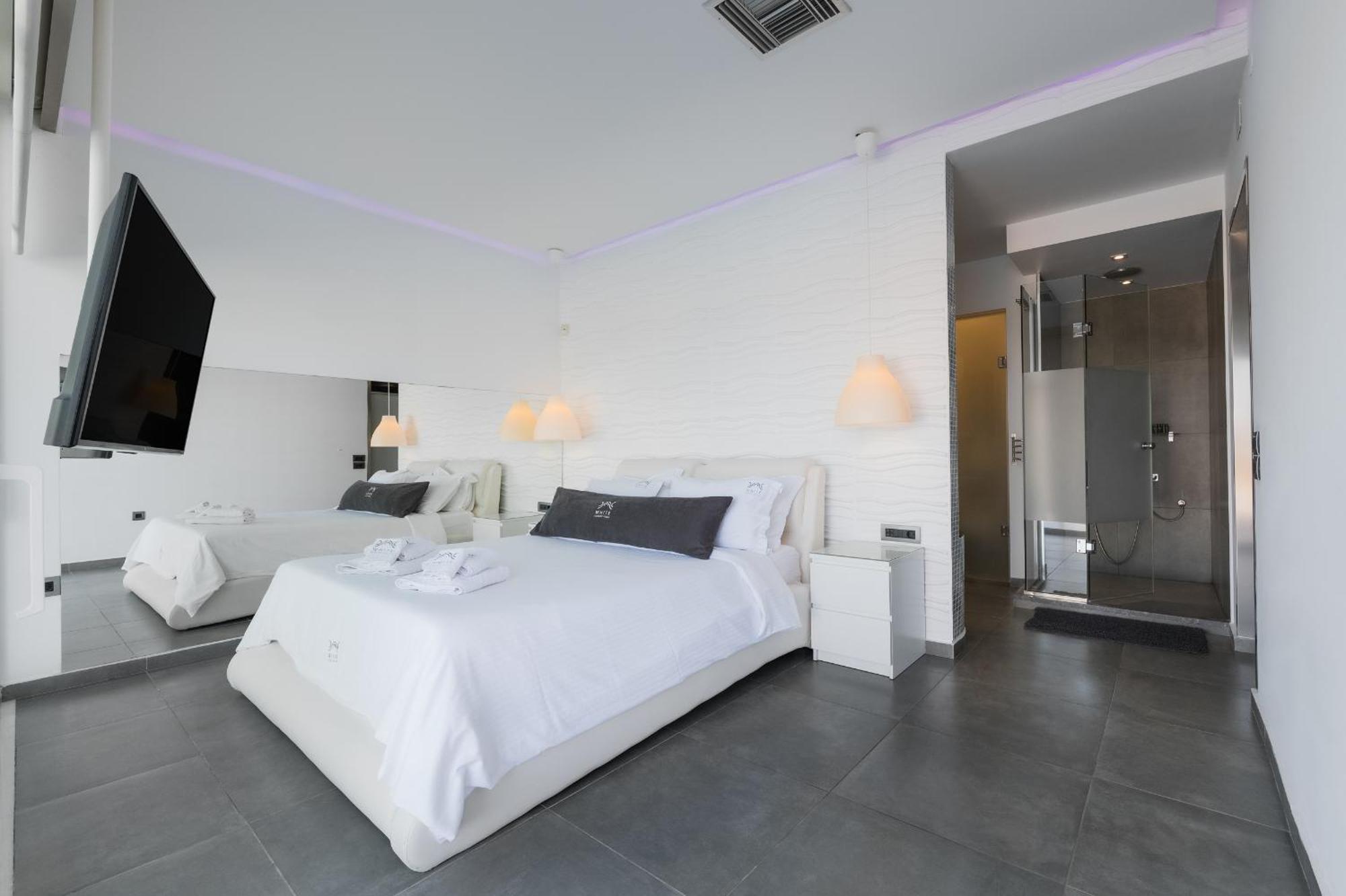 White Luxury * Hersonissos (Crete)