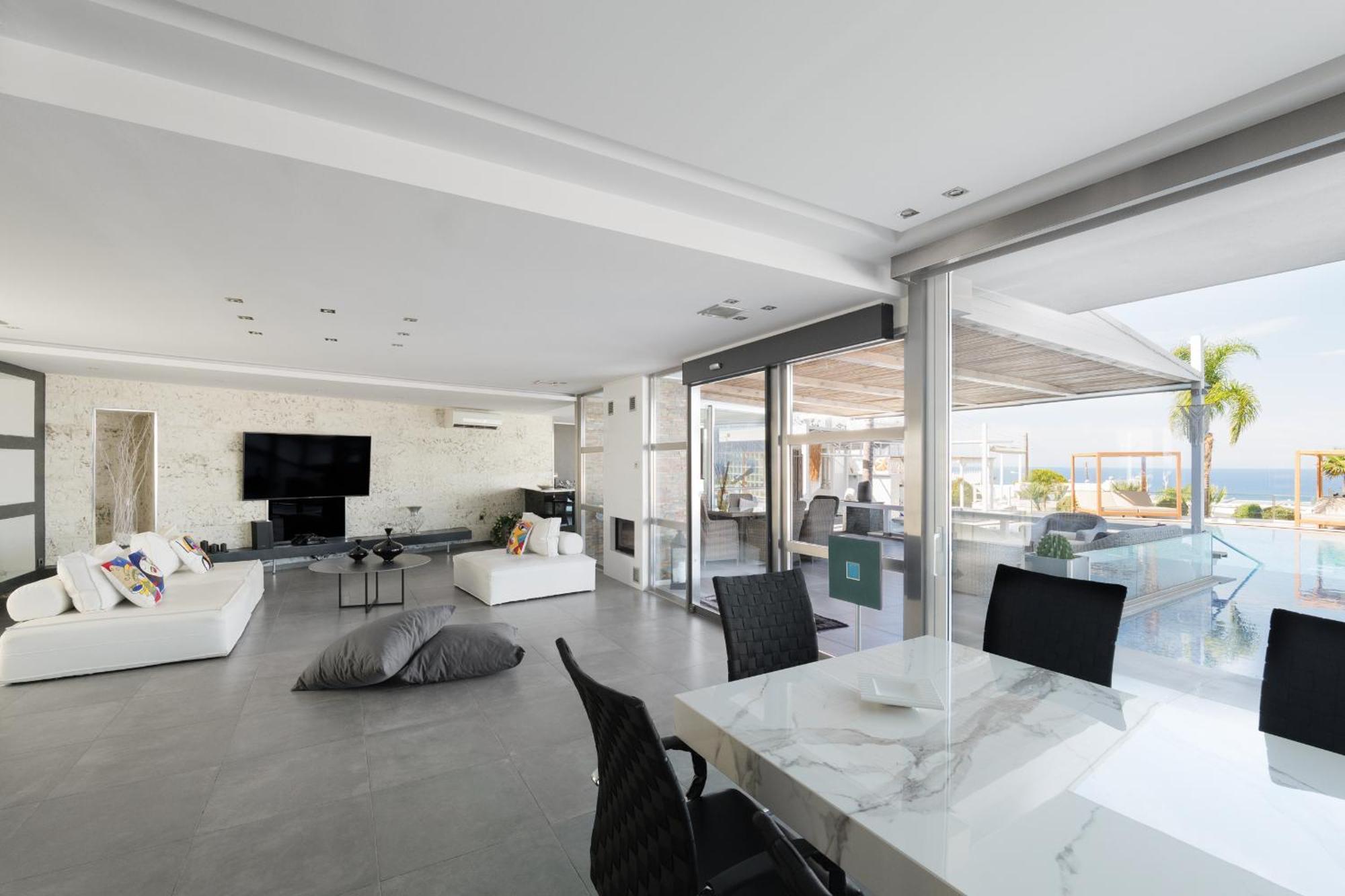 Villa White Luxury *