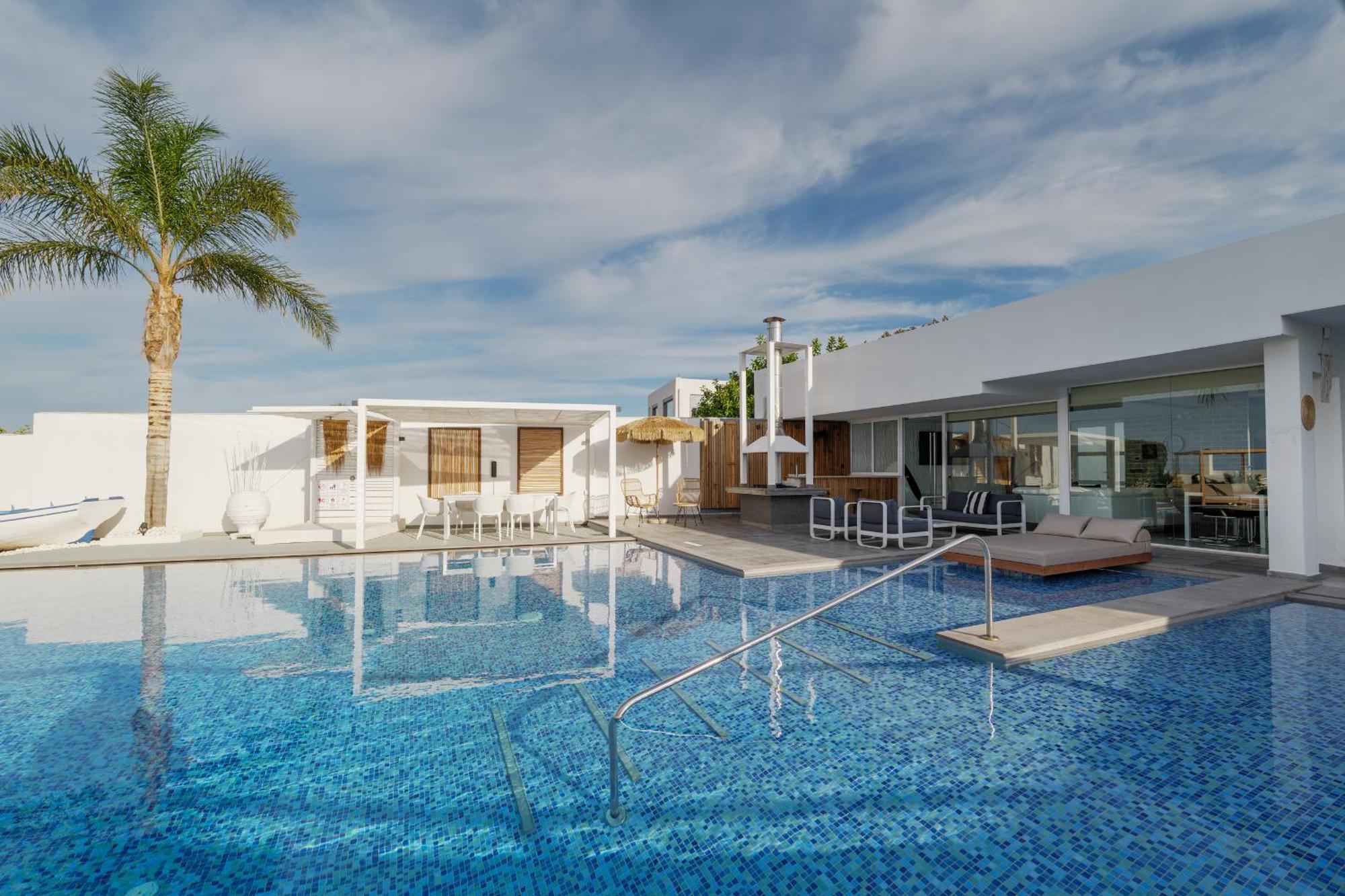 Villa White Luxury *