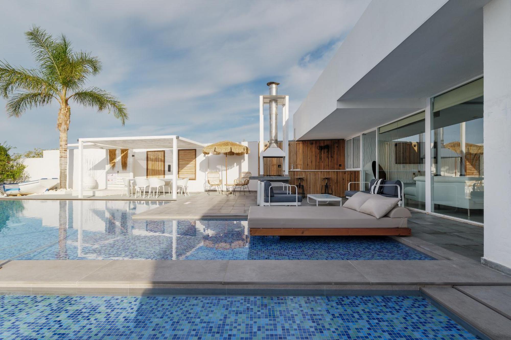 White Luxury * Hersonissos (Crete)