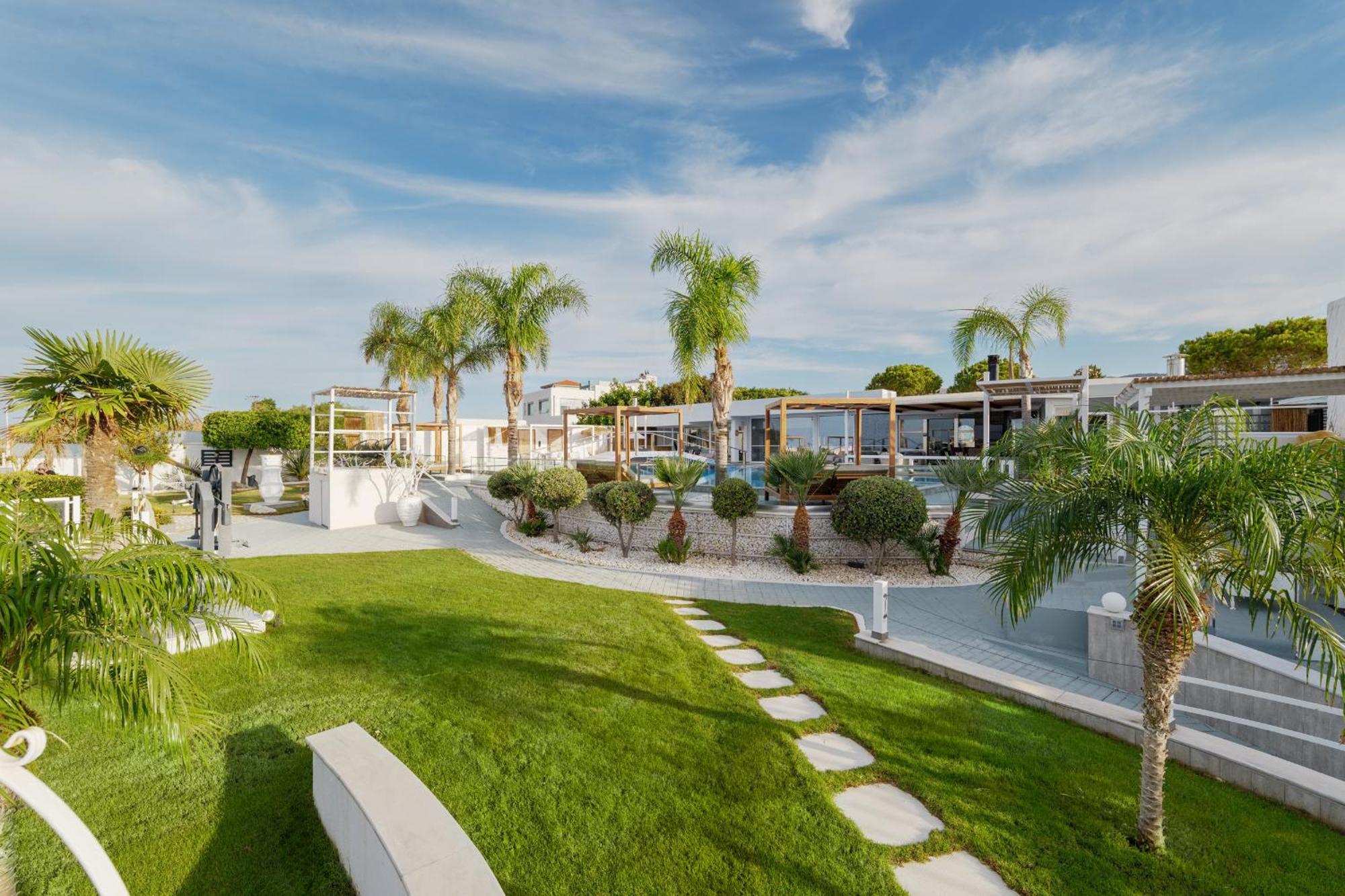 White Luxury * Hersonissos (Crete)