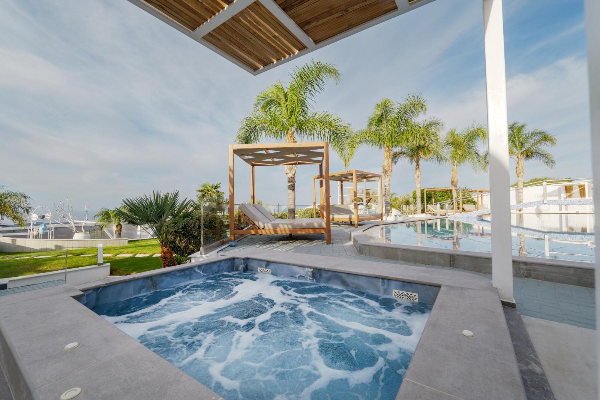 Villa White Luxury