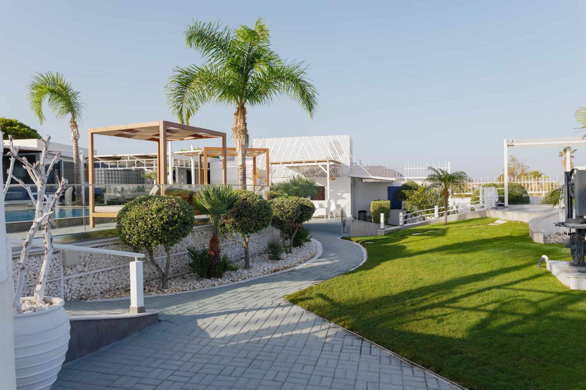 Villa White Luxury *