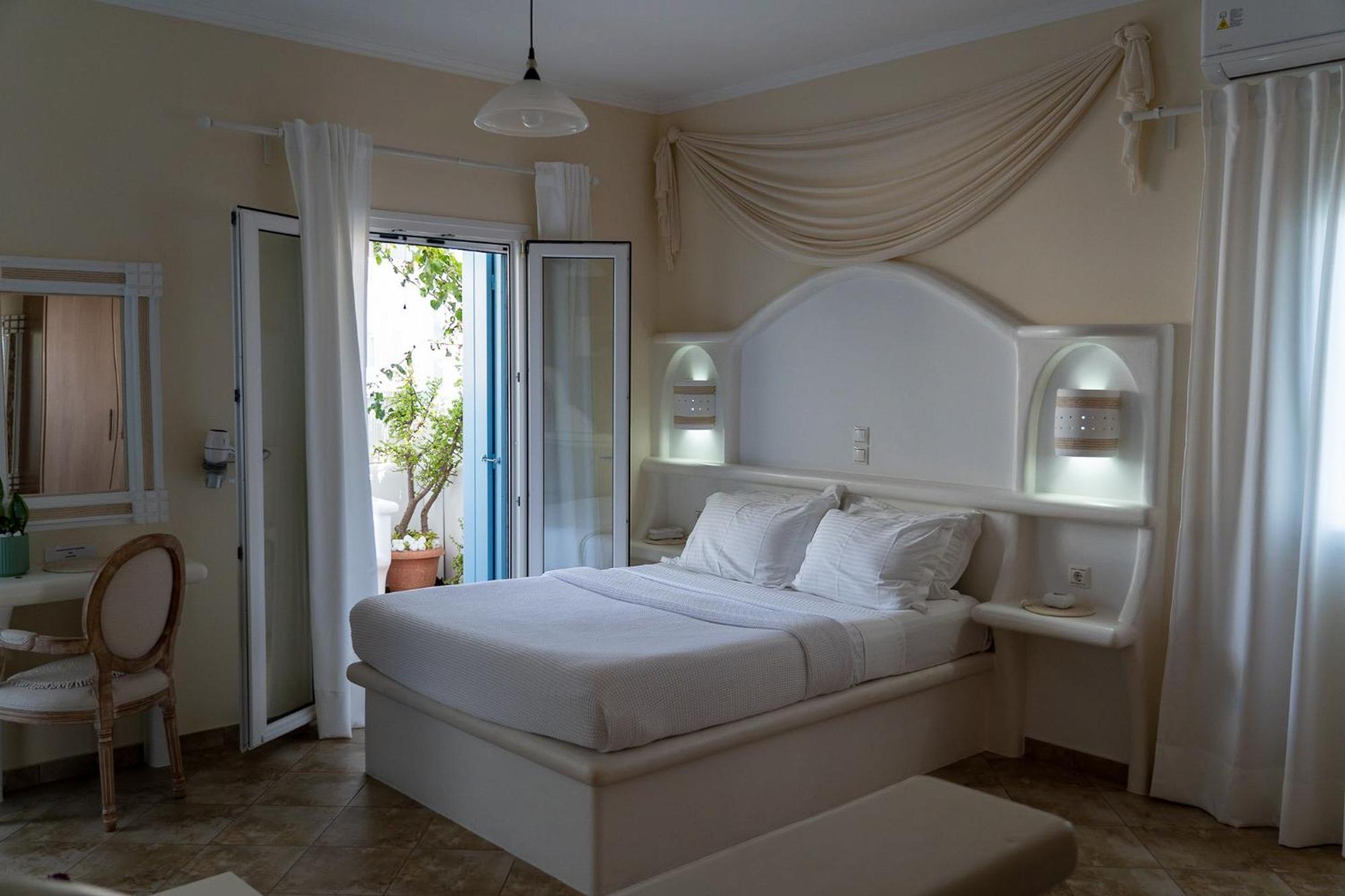 Aggelos Studios * Adamantas (Milos)
