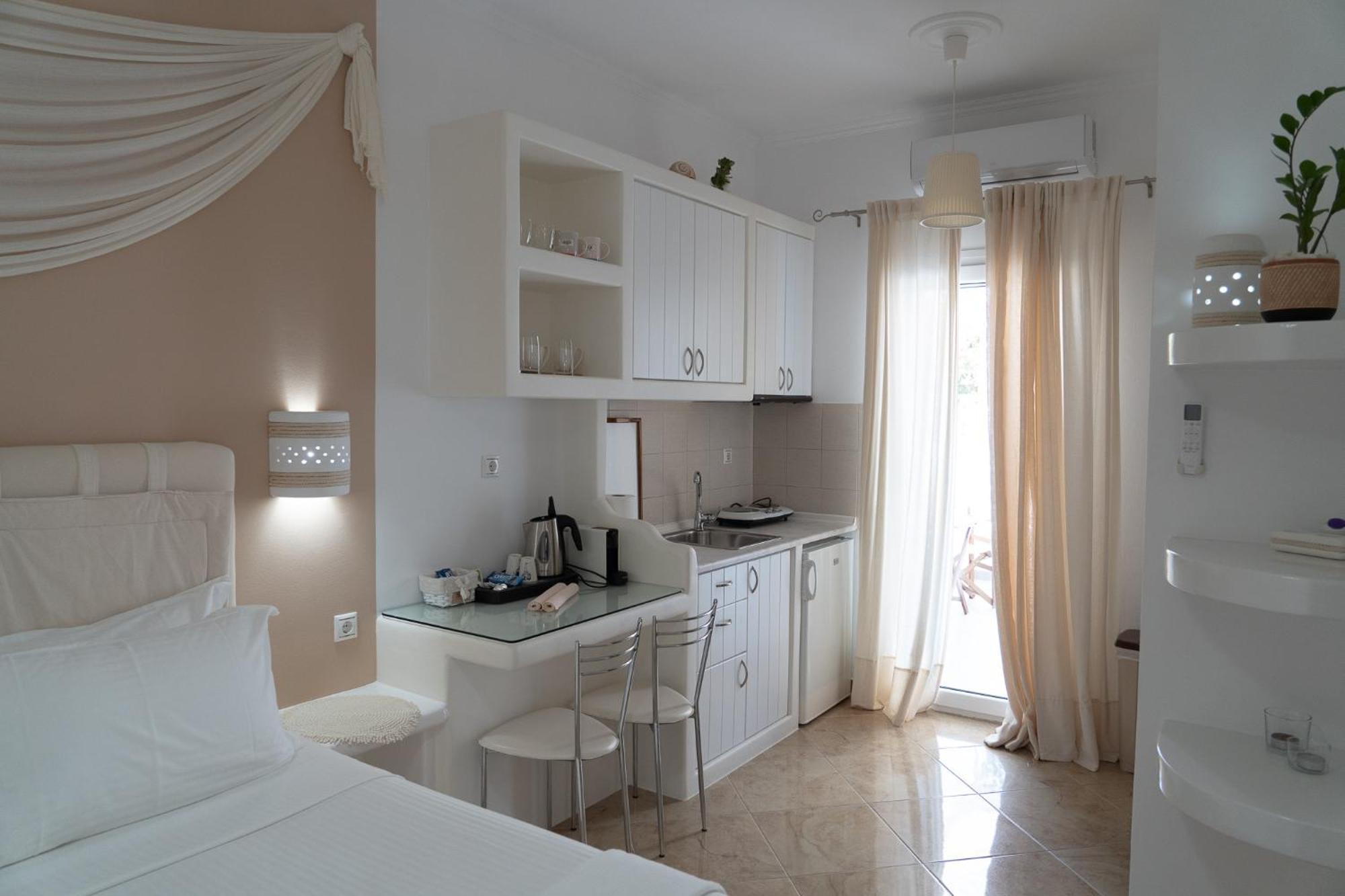 Aggelos Studios * Adamantas (Milos)