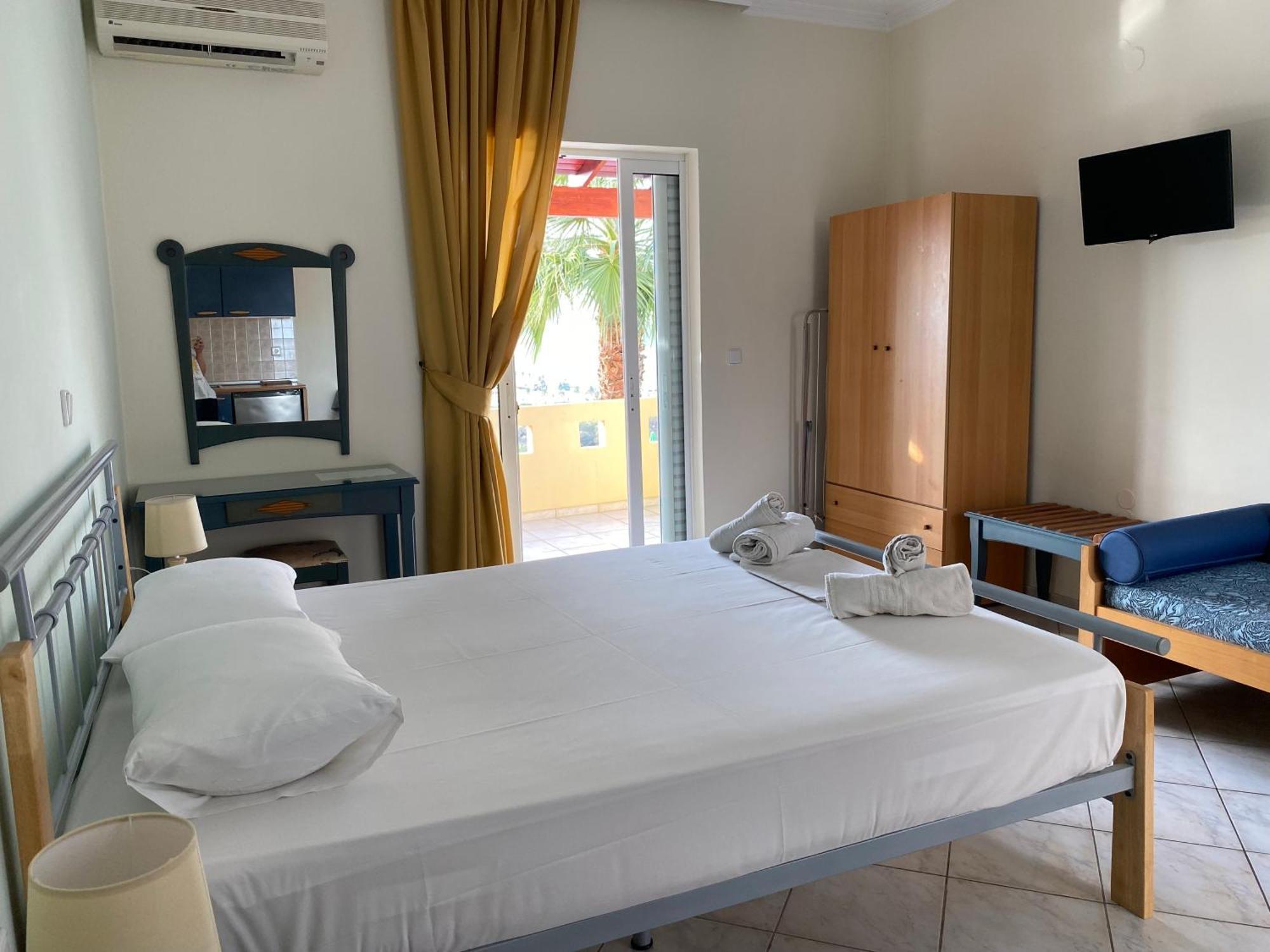 Eliros Studios Aparthotel