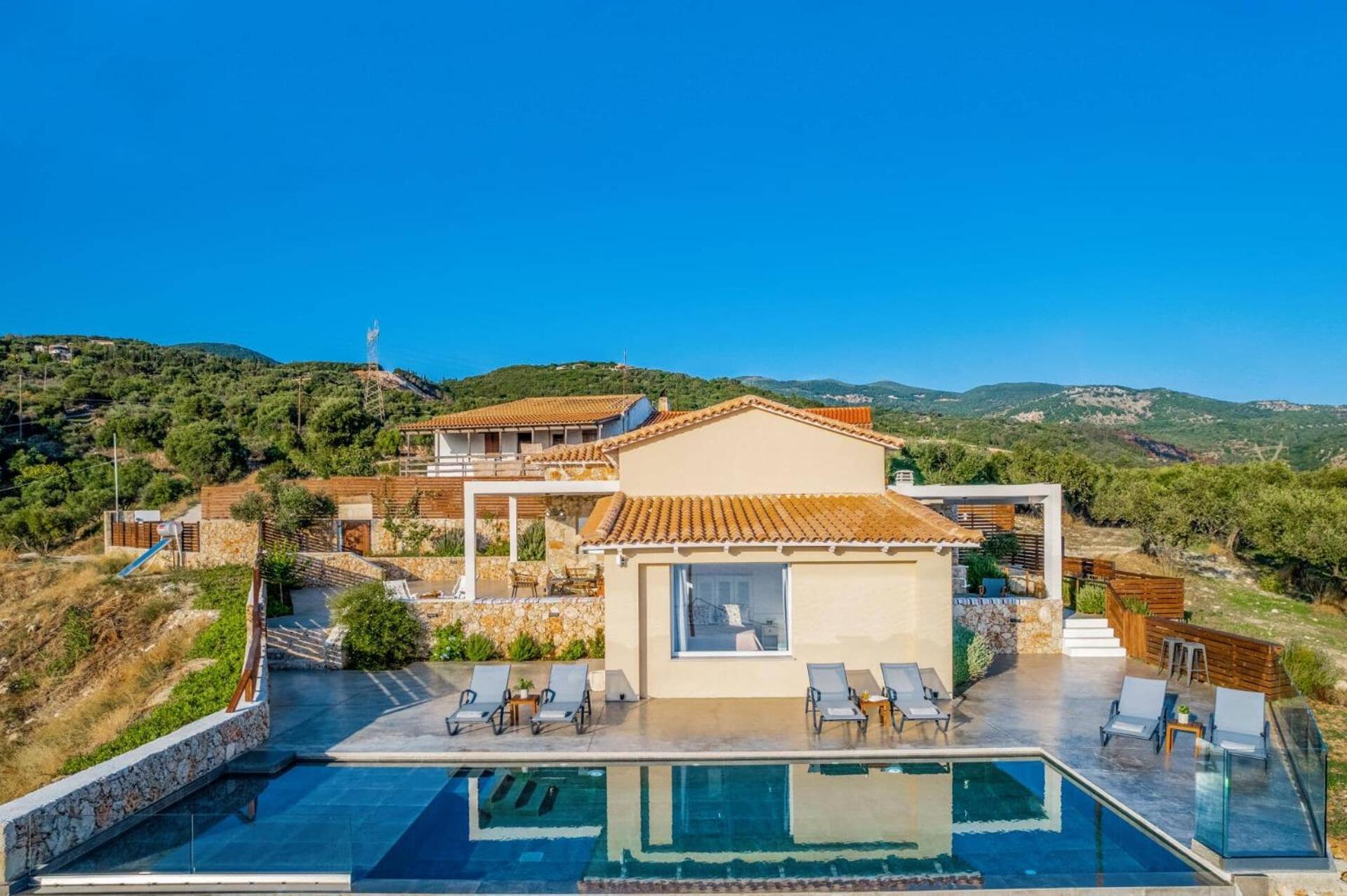 Villa Vardiola By Skinaria