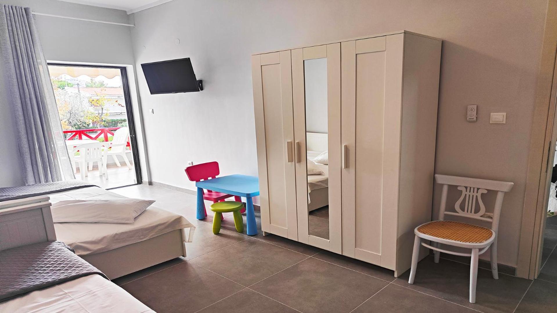 Front Apartment *