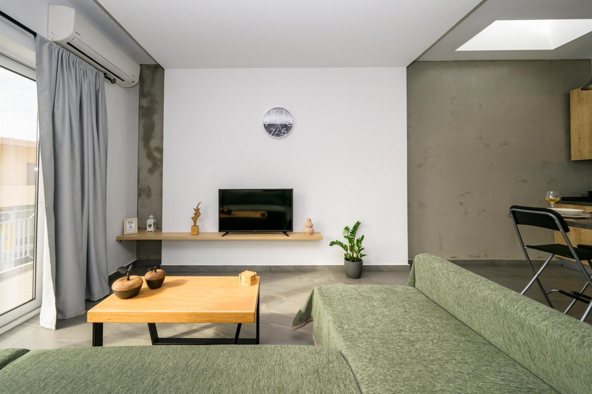 Modern Spacious Apartment *