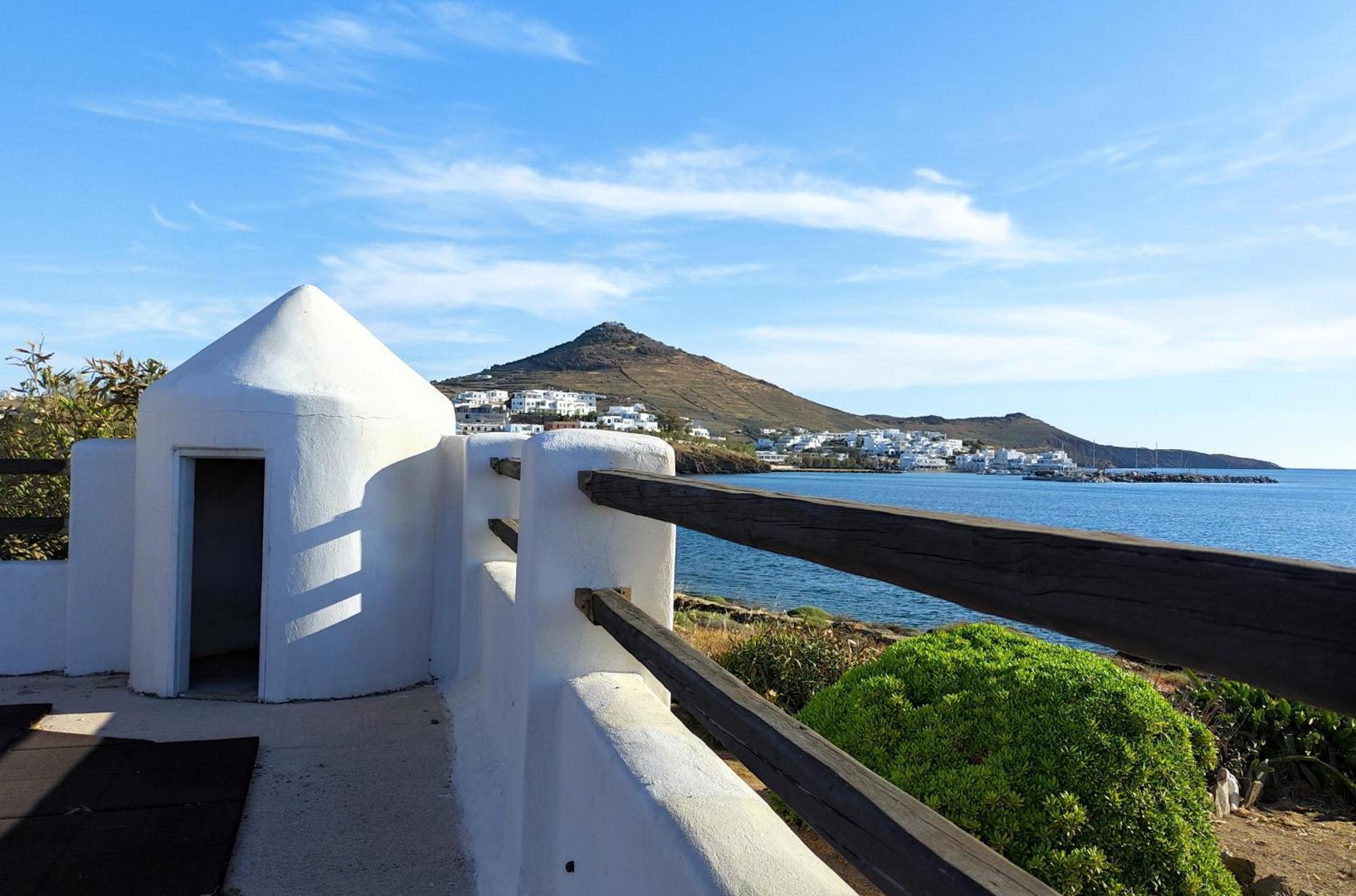 Aura Paros *
