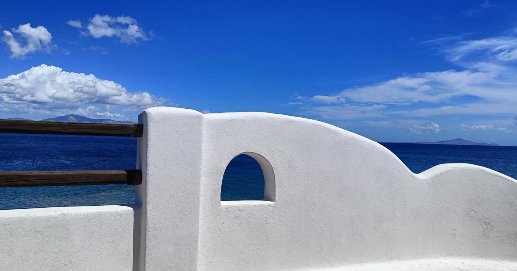 Aura Paros