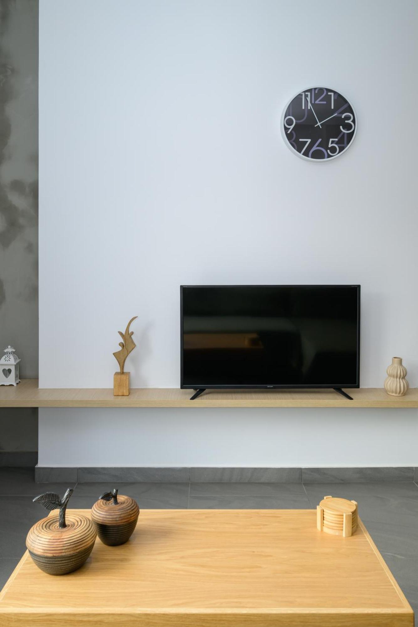 Modern Spacious *