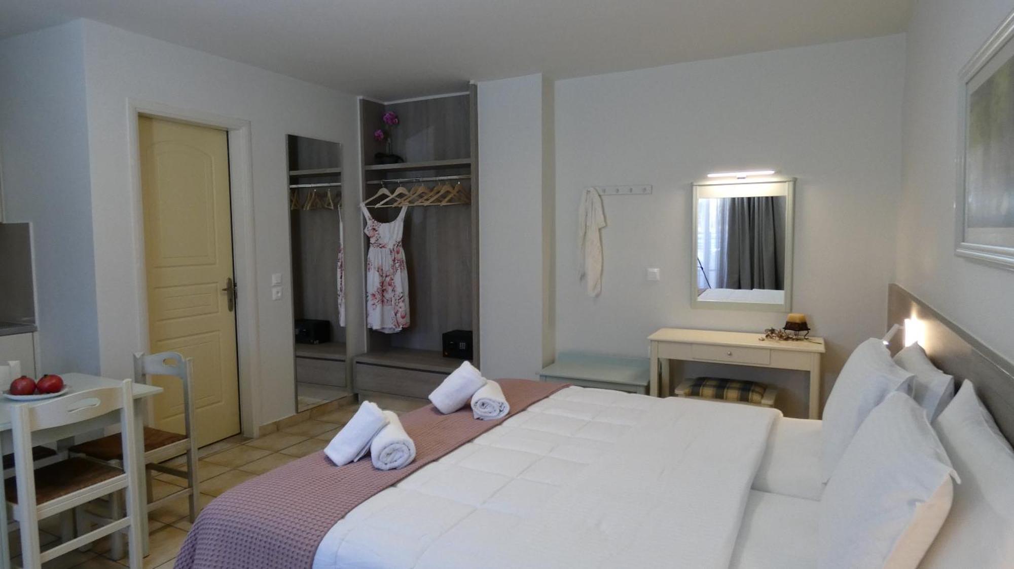 Melina Aparthotel Platanias (Crete)