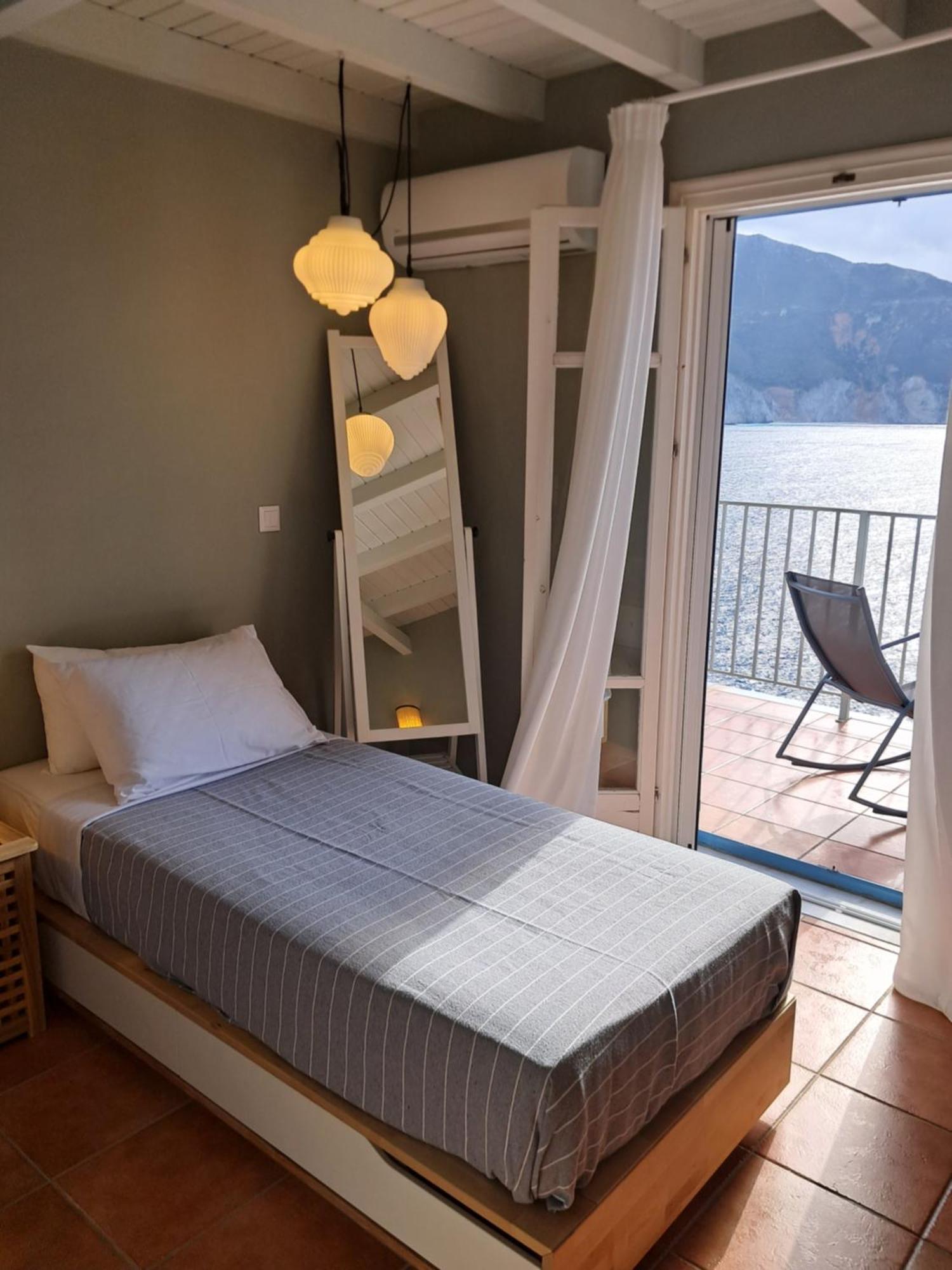 Luxury Seafront Villas, Kefalonia, 100m & Center, 4 Stars Services, Parking - Near Myrtos - Fiskardo Villa *