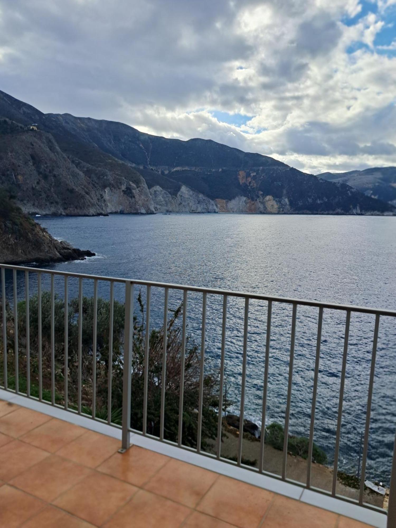 Villa Luxury Seafront Villas, Kefalonia, 100m & Center, 4 Stars Services, Parking - Near Myrtos - Fiskardo *