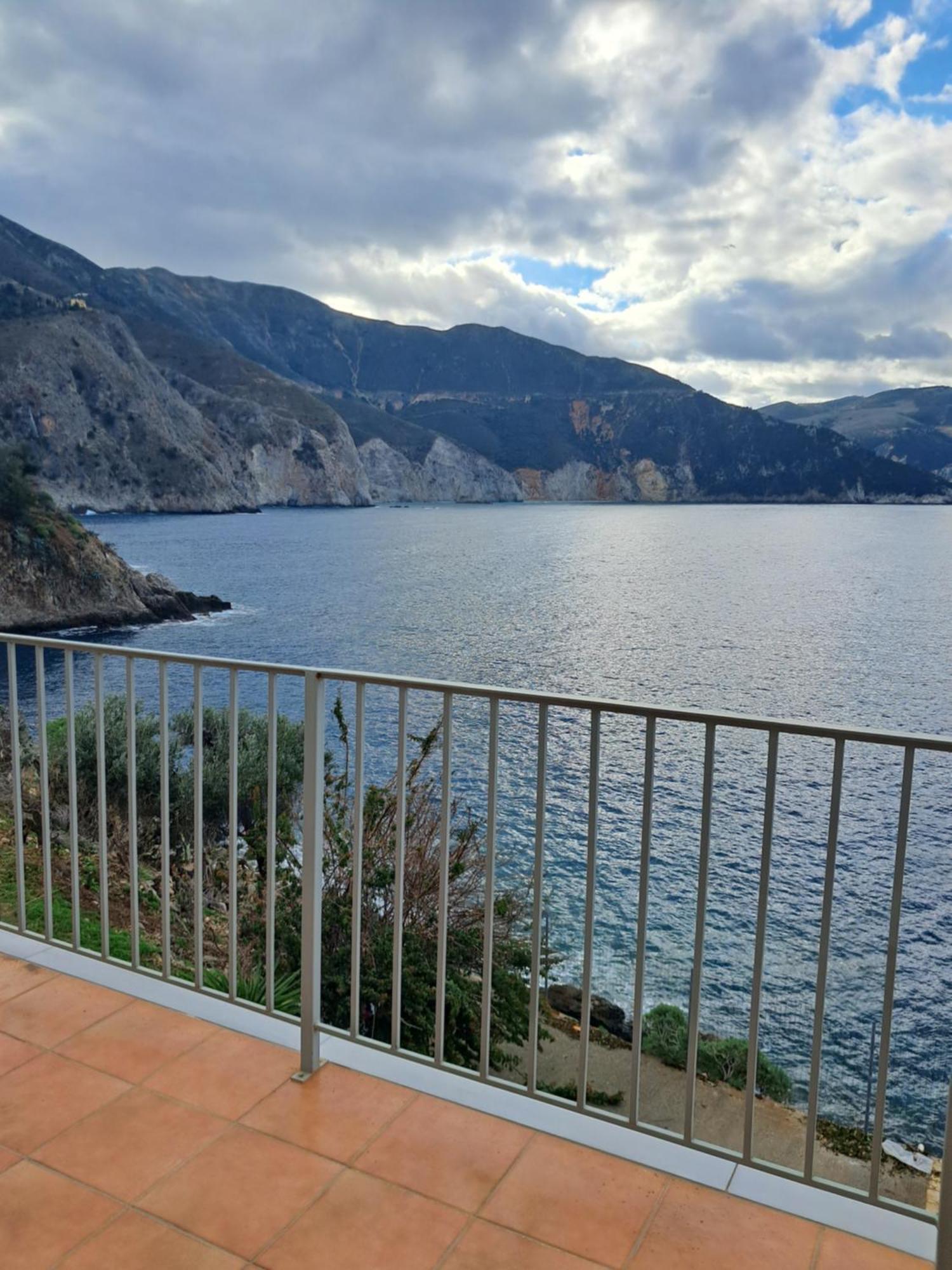 Luxury Seafront Villas, Kefalonia, 100m & Center, 4 Stars Services, Parking - Near Myrtos - Fiskardo Villa