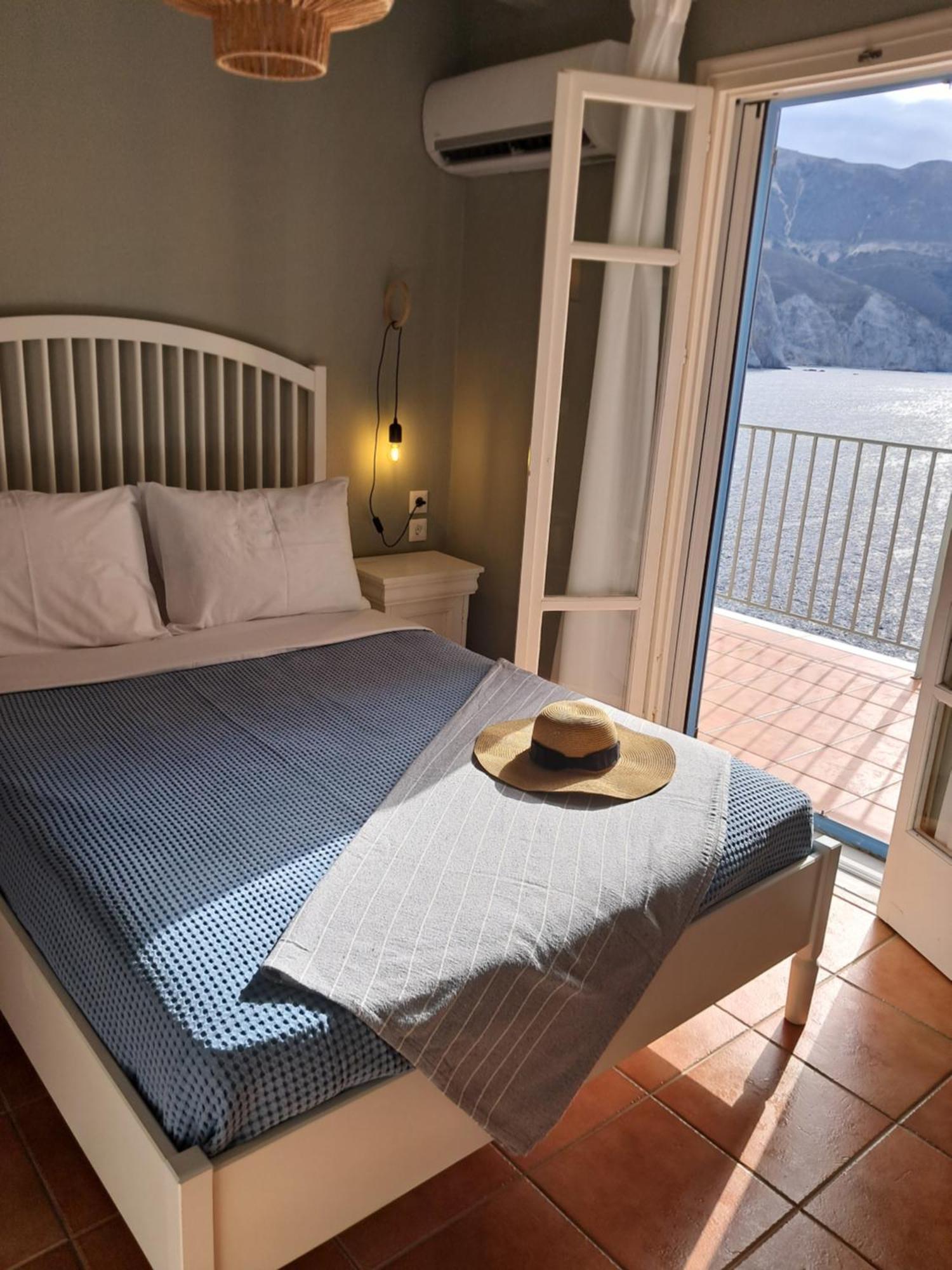 Luxury Seafront Villas, Kefalonia, 100m & Center, 4 Stars Services, Parking - Near Myrtos - Fiskardo Villa Asos