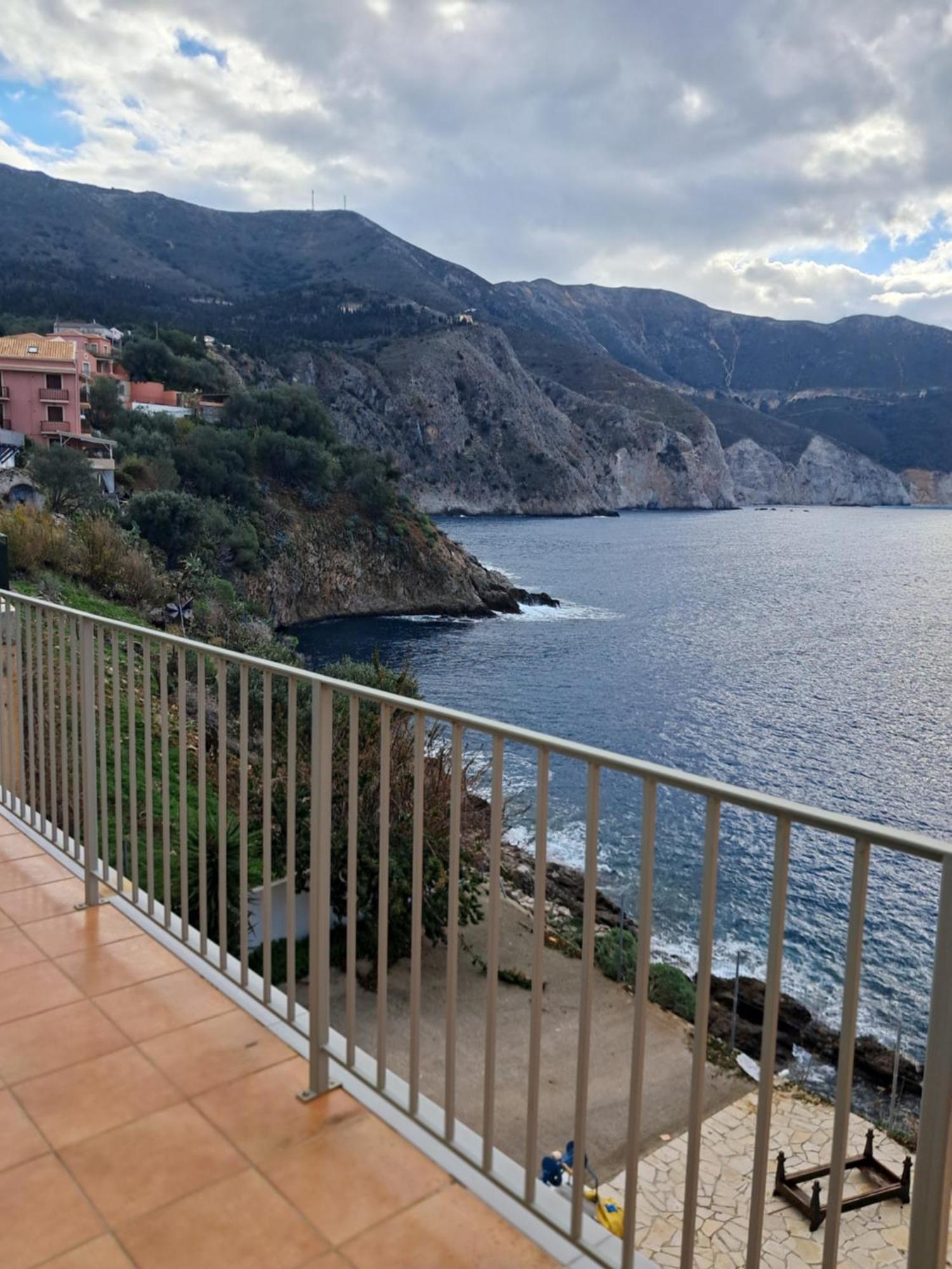Luxury Seafront Villas, Kefalonia, 100m & Center, 4 Stars Services, Parking - Near Myrtos - Fiskardo Villa