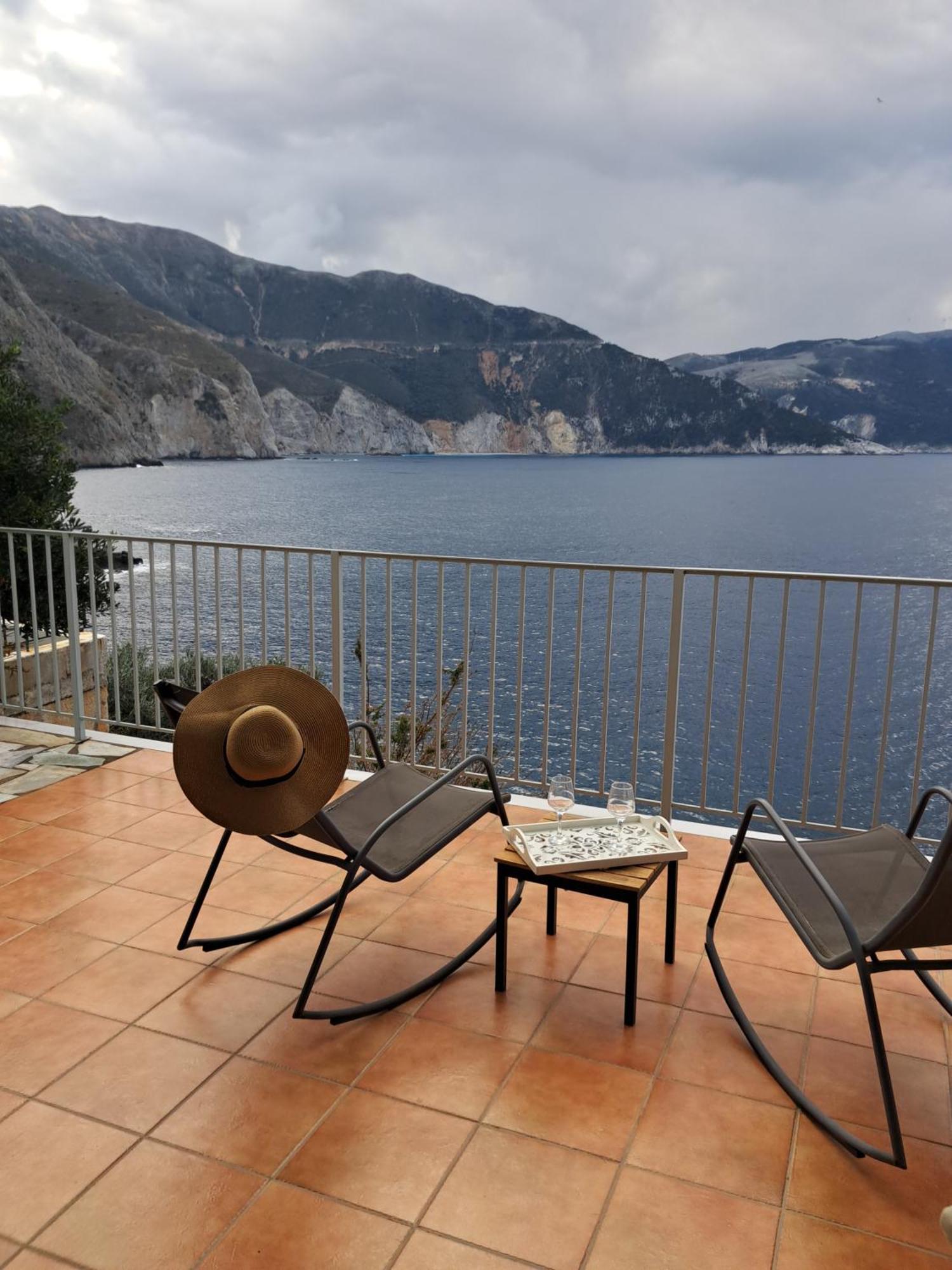 Luxury Seafront Villas, Kefalonia, 100m & Center, 4 Stars Services, Parking - Near Myrtos - Fiskardo Villa