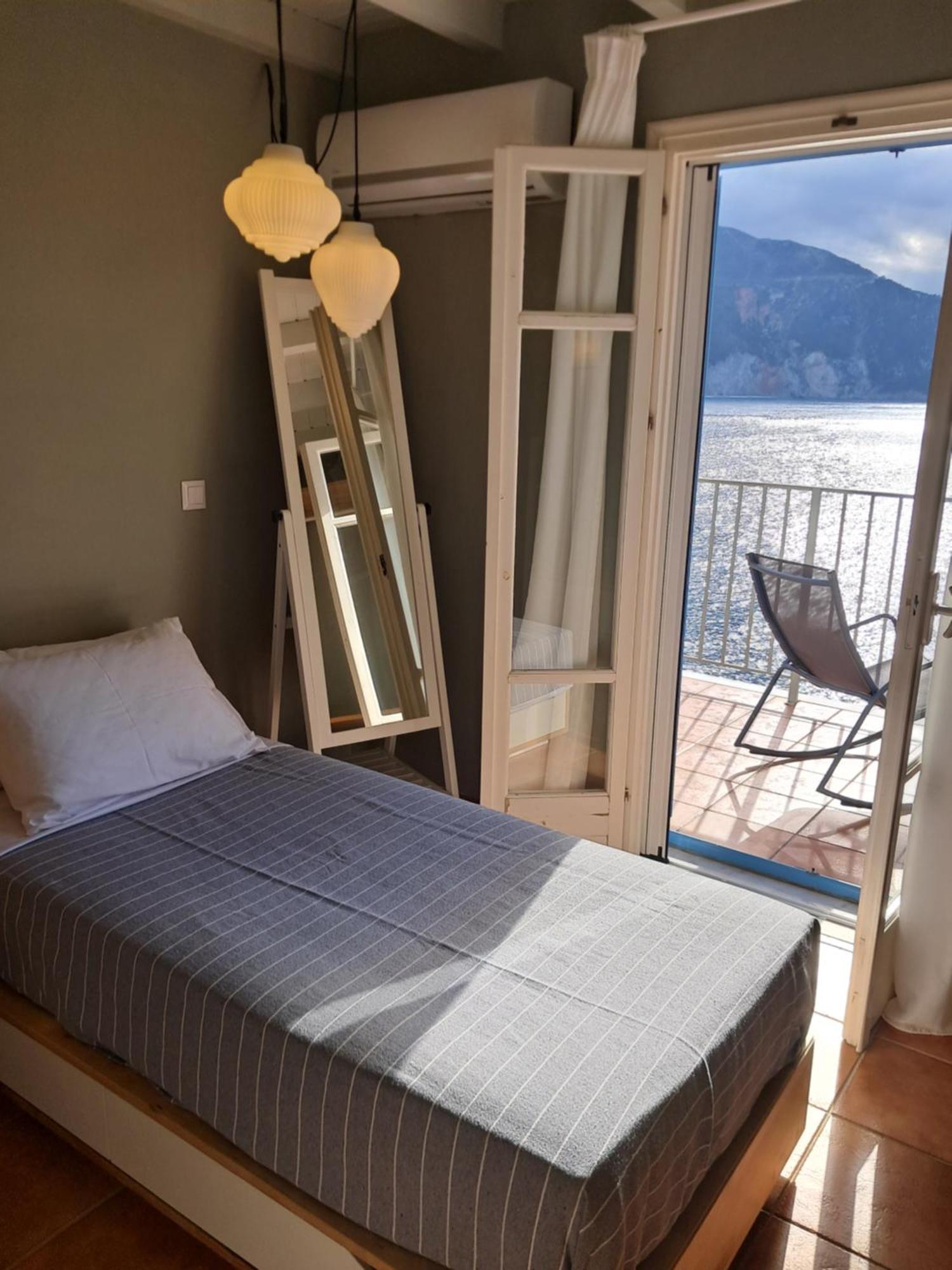 Luxury Seafront Villas, Kefalonia, 100m & Center, 4 Stars Services, Parking - Near Myrtos - Fiskardo