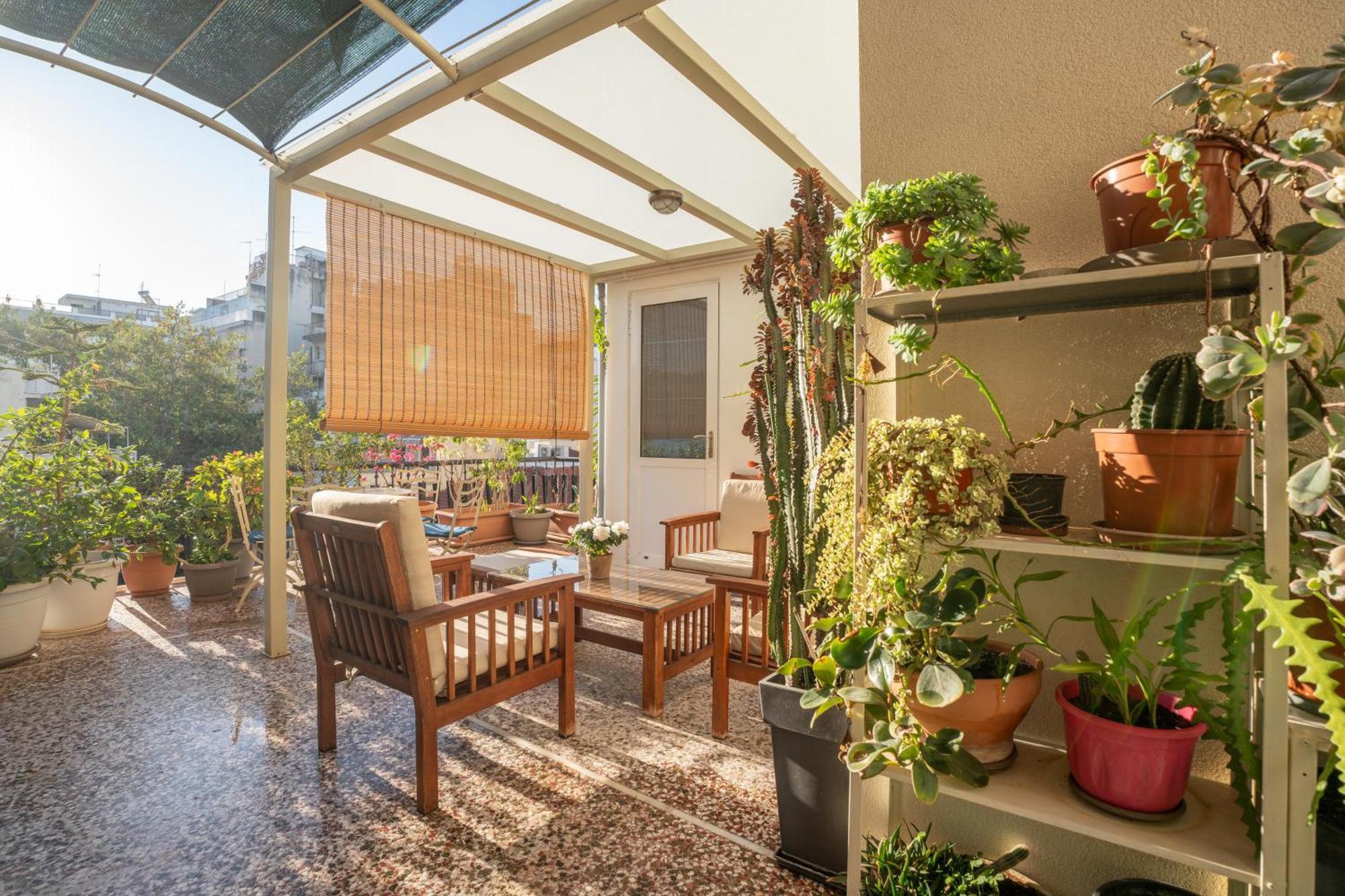 Apartment Veranda At Center *