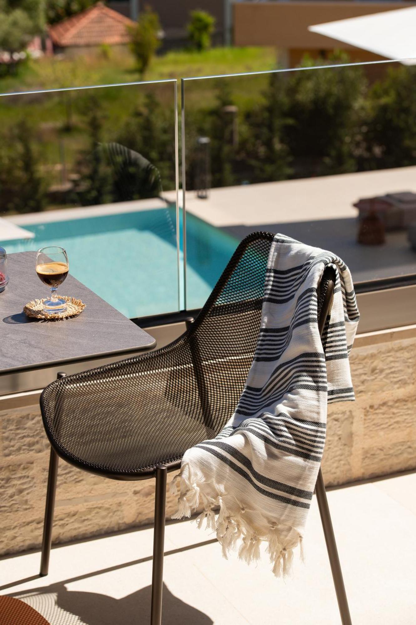 Reveli Aparthotel