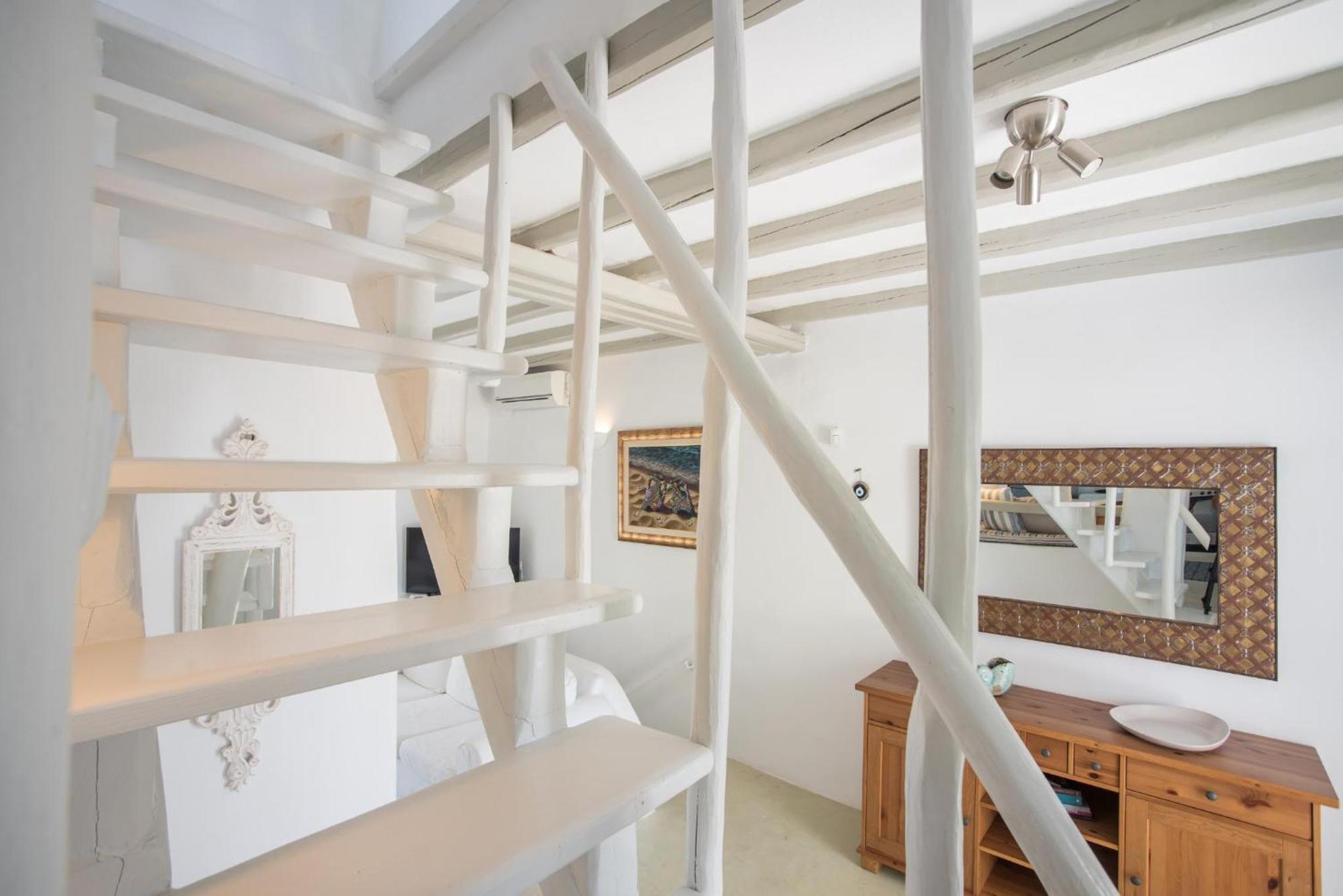 Apleton * Parikia (Paros)