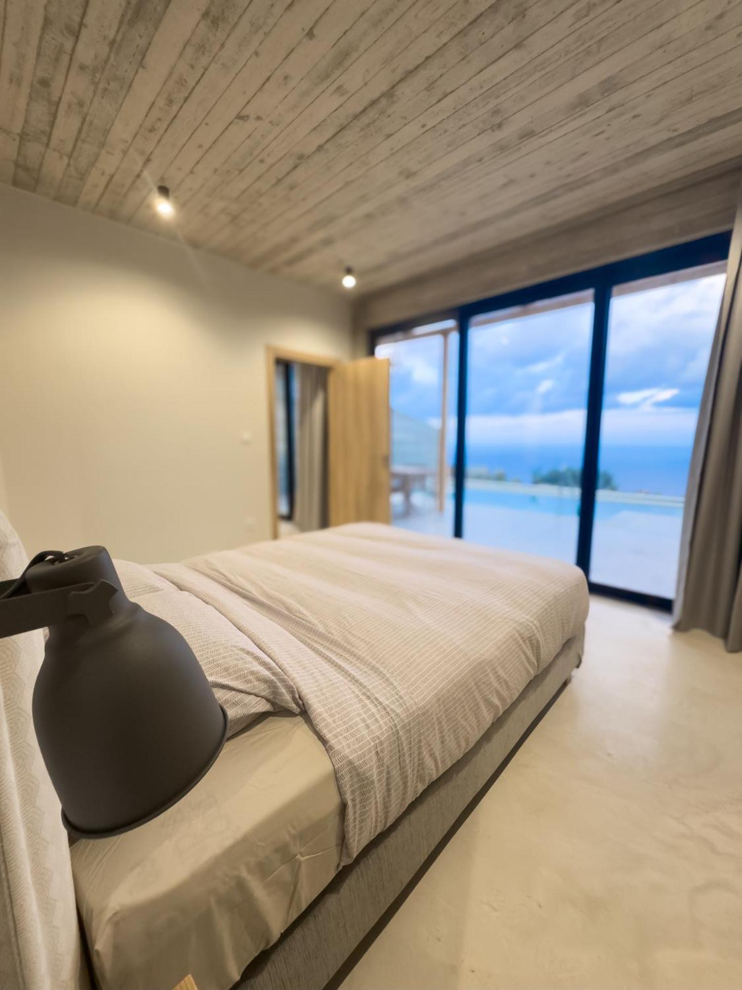 Sea View With Private Swimming Pool *