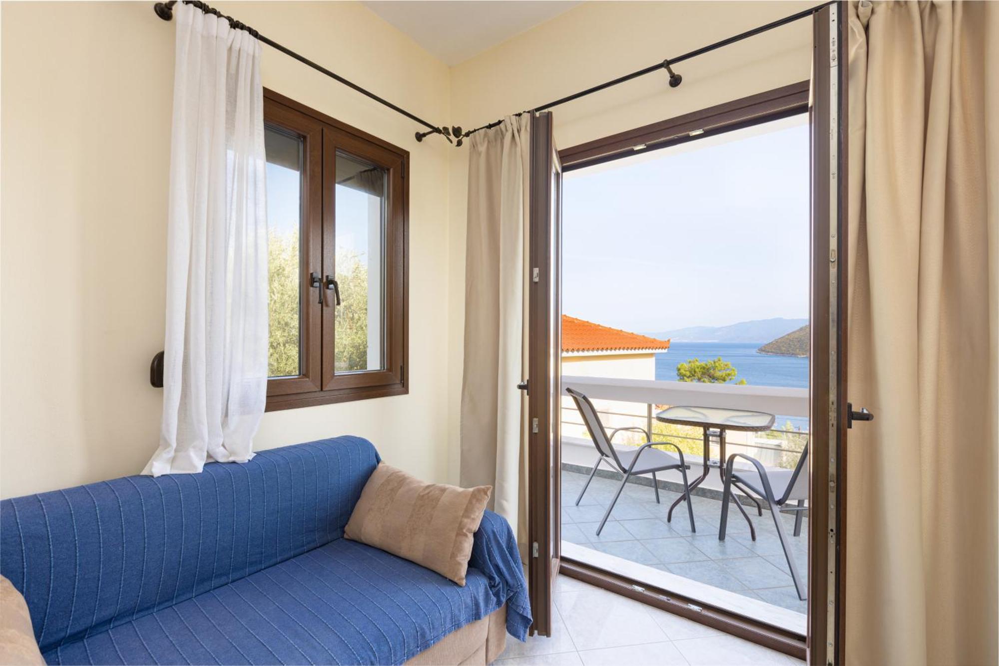 Aparthotel Platanaki 3*