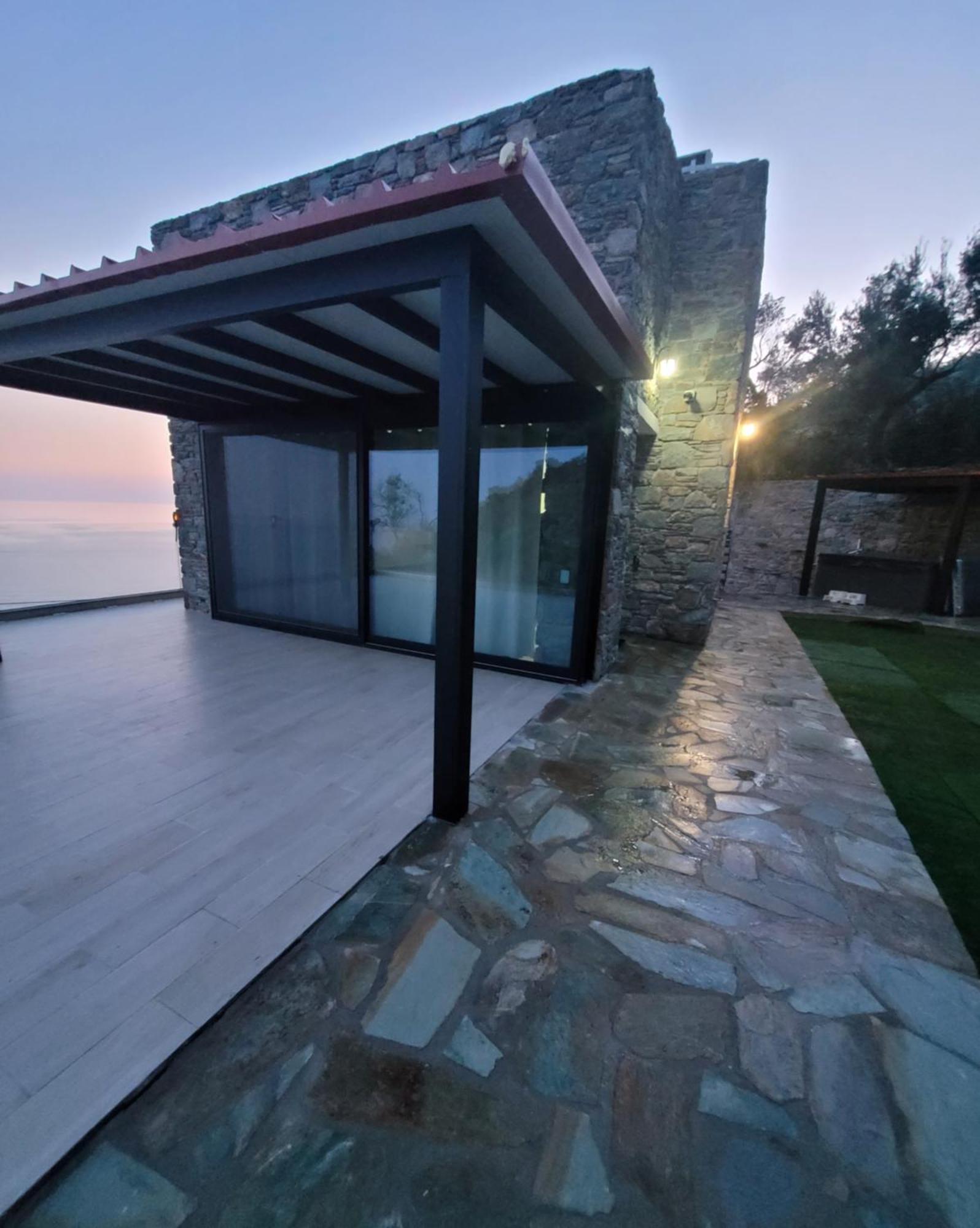 Villa La - Entire