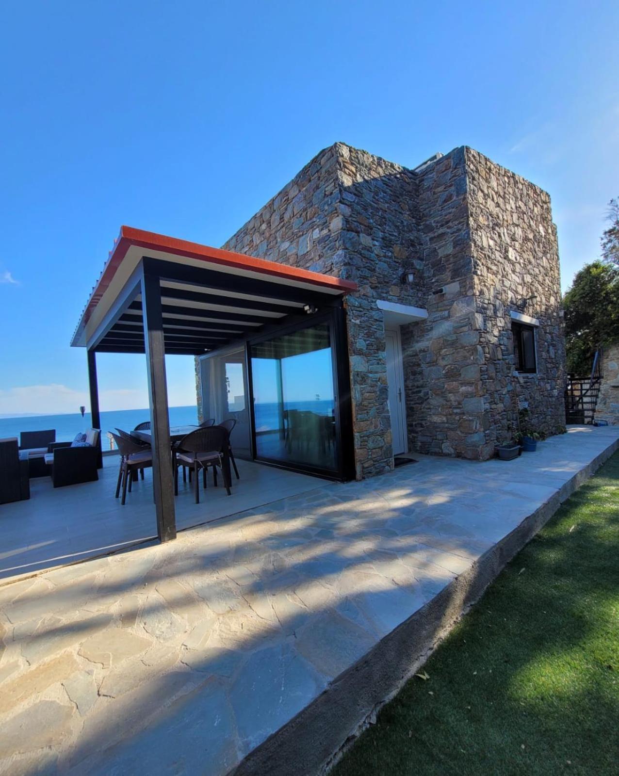 Villa La - Entire