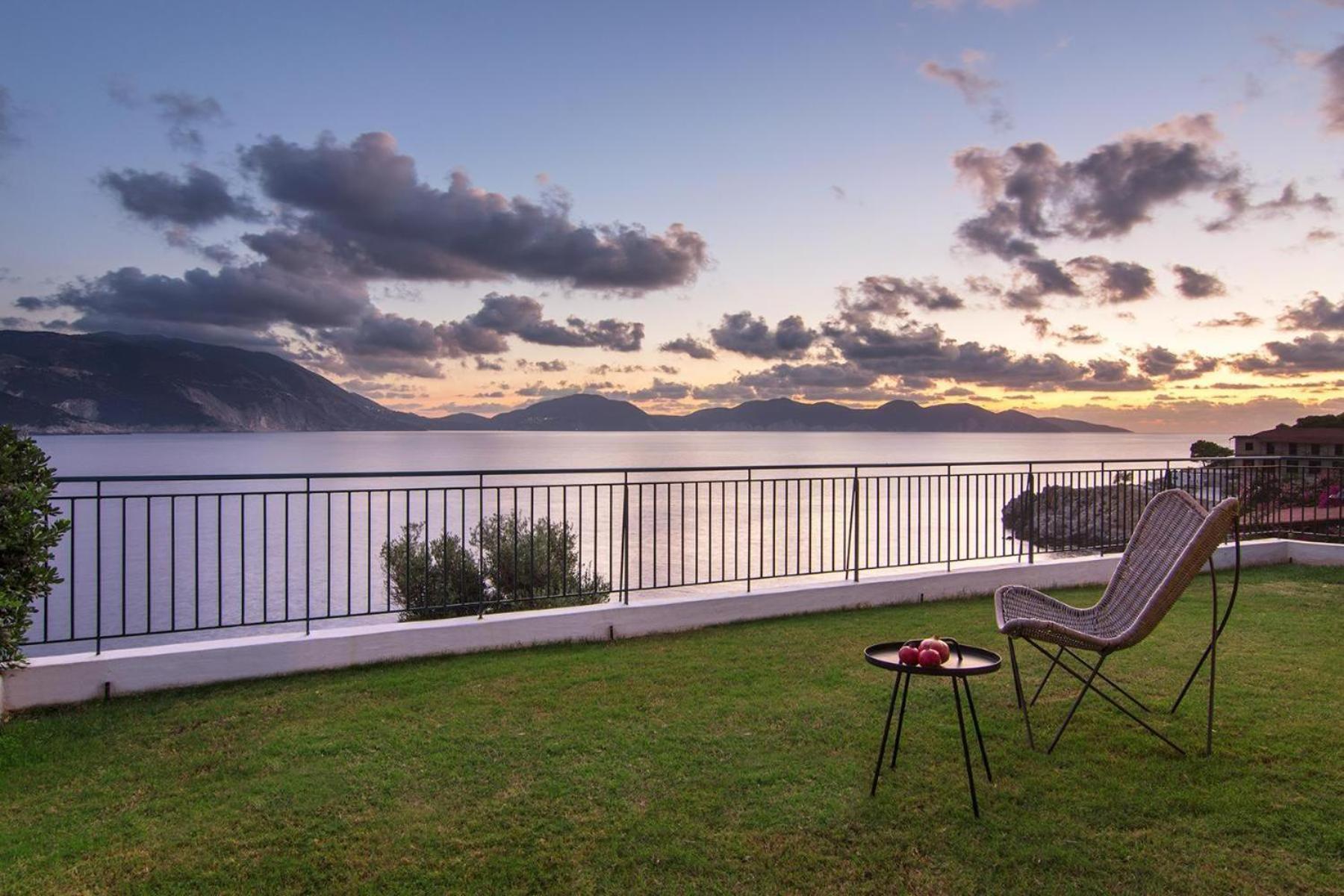 Luxury Seafront Villas, Kefalonia, 100m & Center, 4 Stars Services, Parking - Near Myrtos - Fiskardo Villa